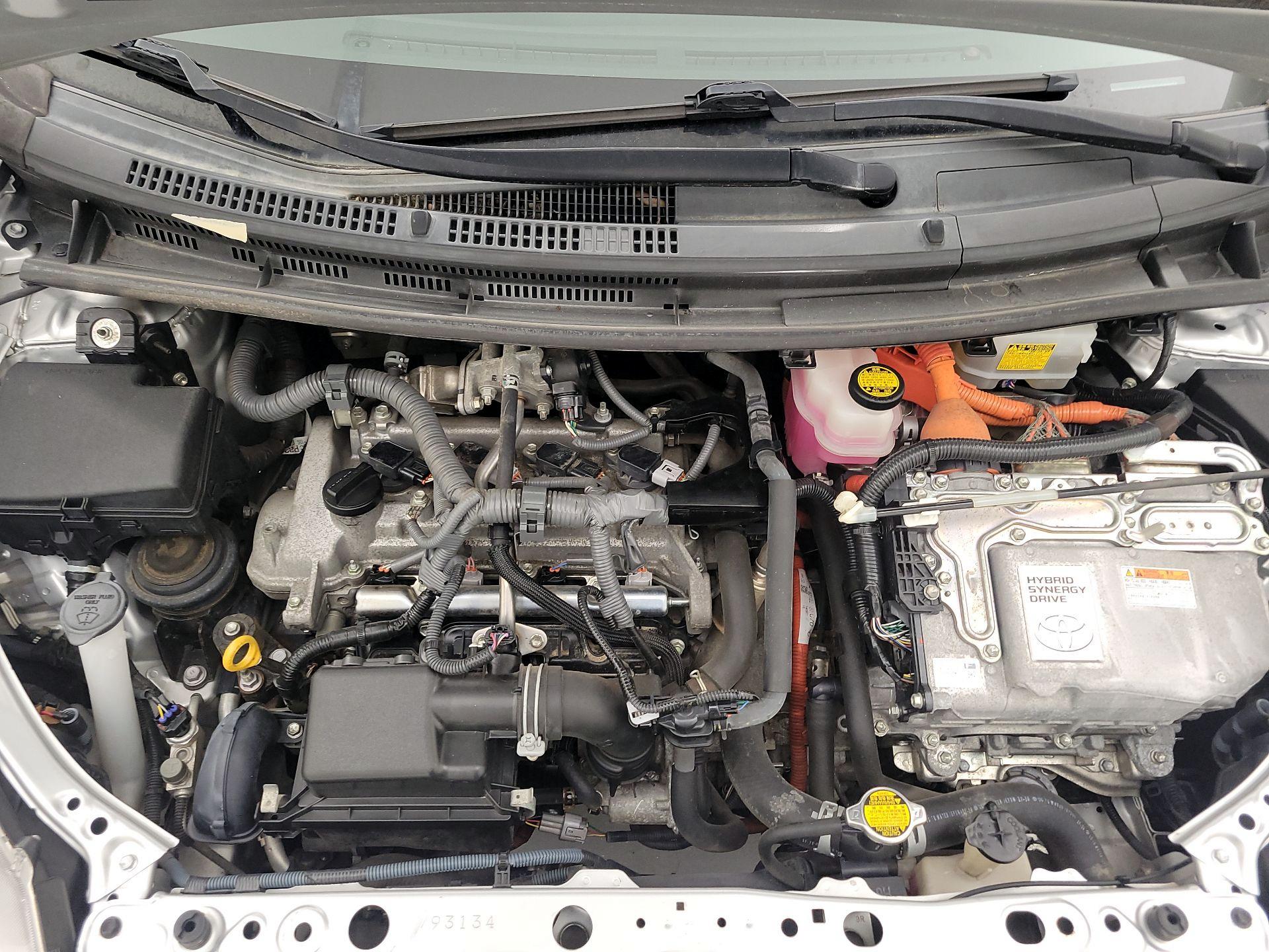 Thumbnail: 2014 Toyota Prius c - 20