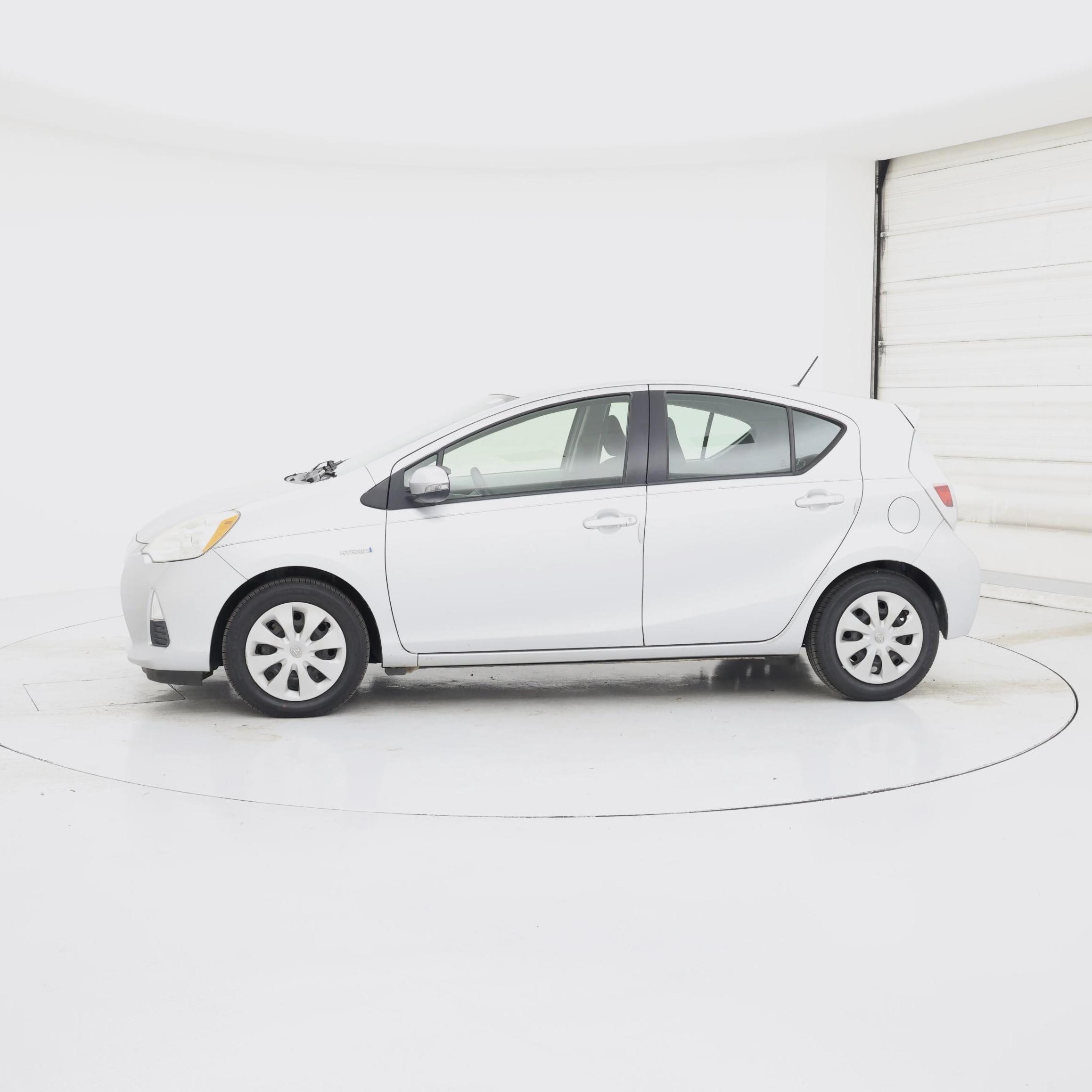 Thumbnail: 2014 Toyota Prius c - 3