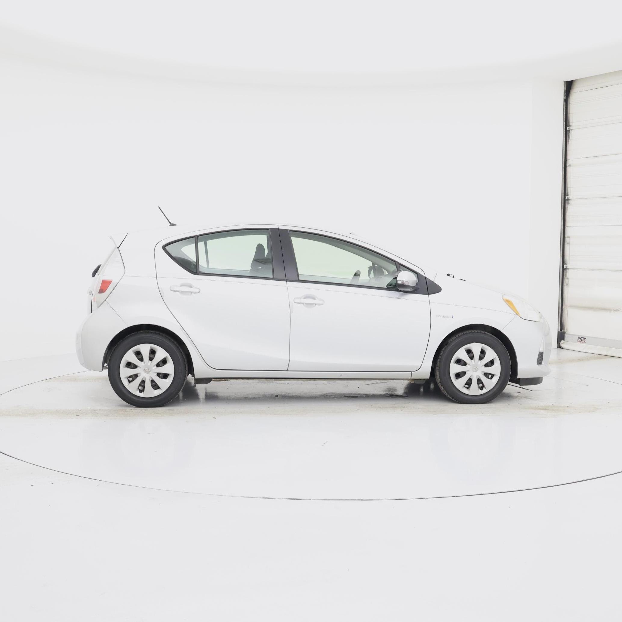 Thumbnail: 2014 Toyota Prius c - 7