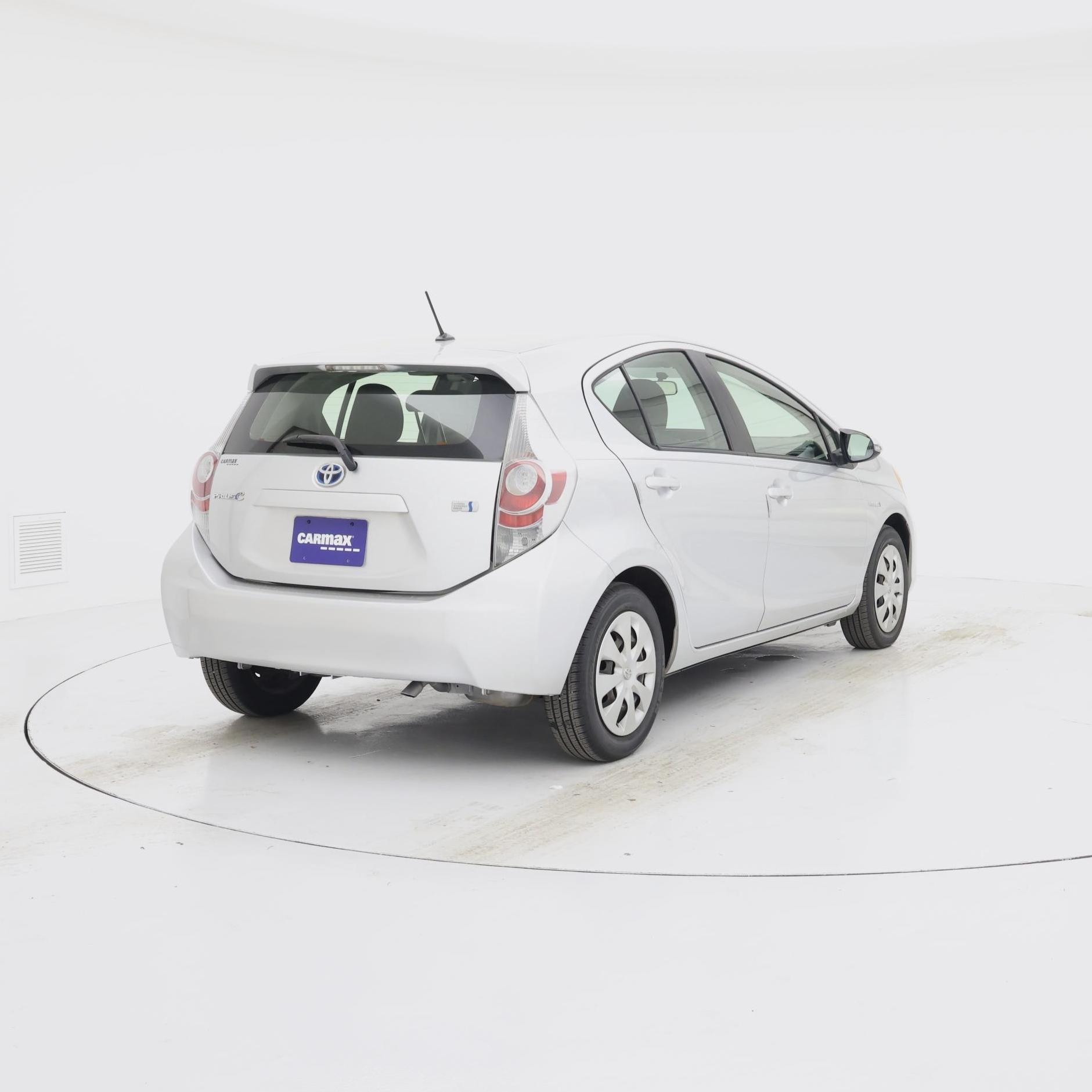 Thumbnail: 2014 Toyota Prius c - 8