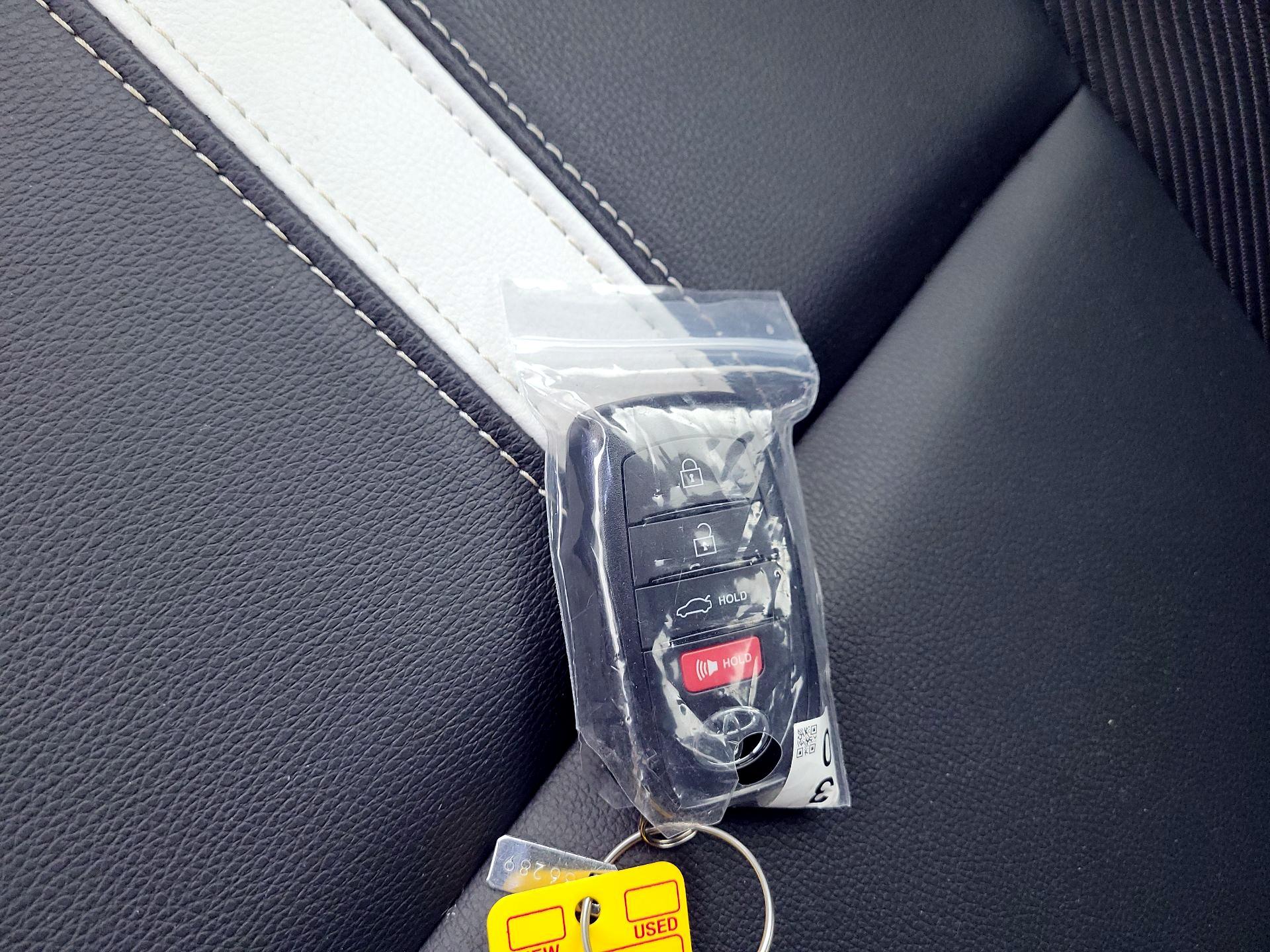 Thumbnail: 2025 Toyota Camry - 18