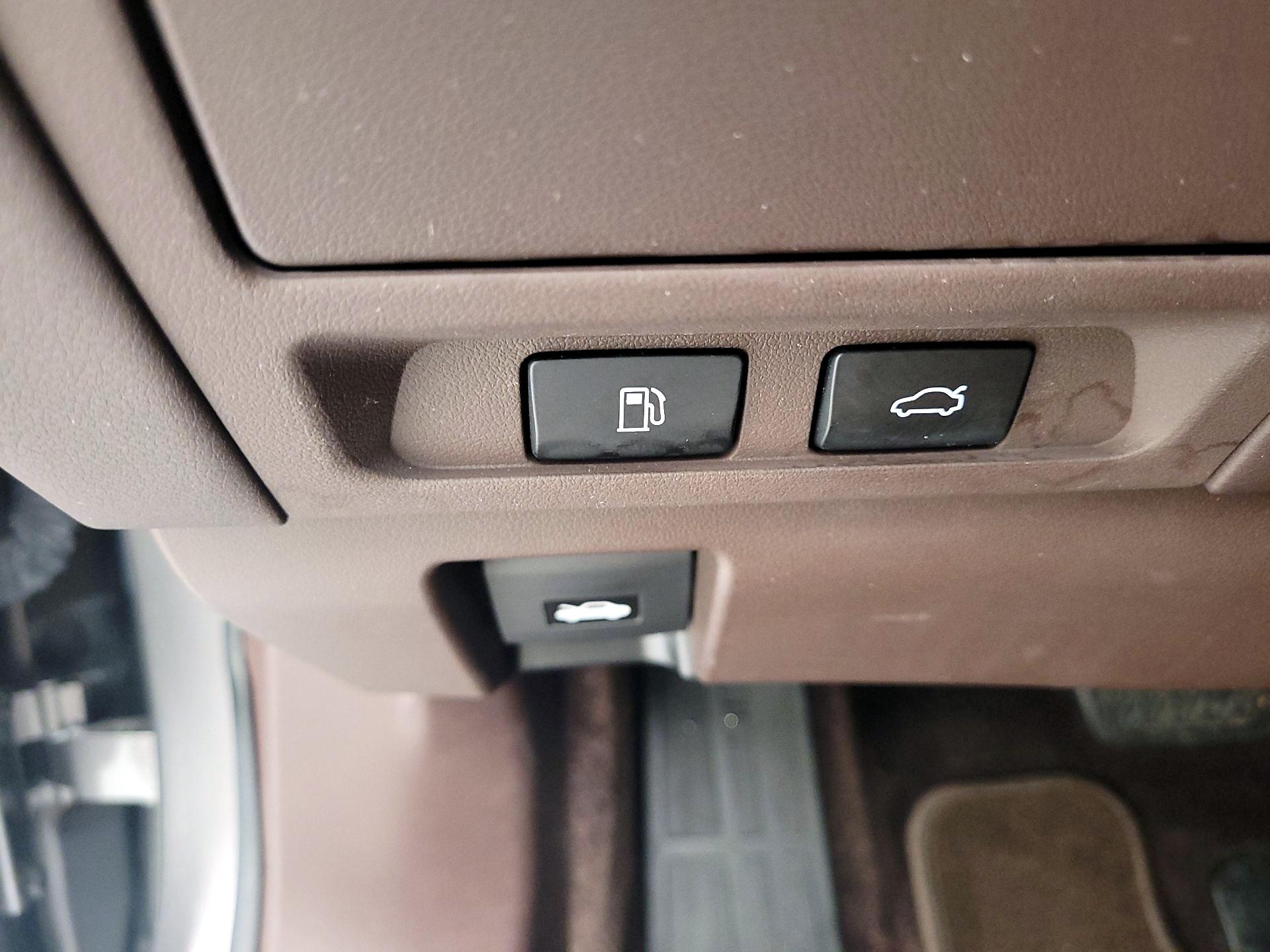 Thumbnail: 2020 Lexus LS - 13