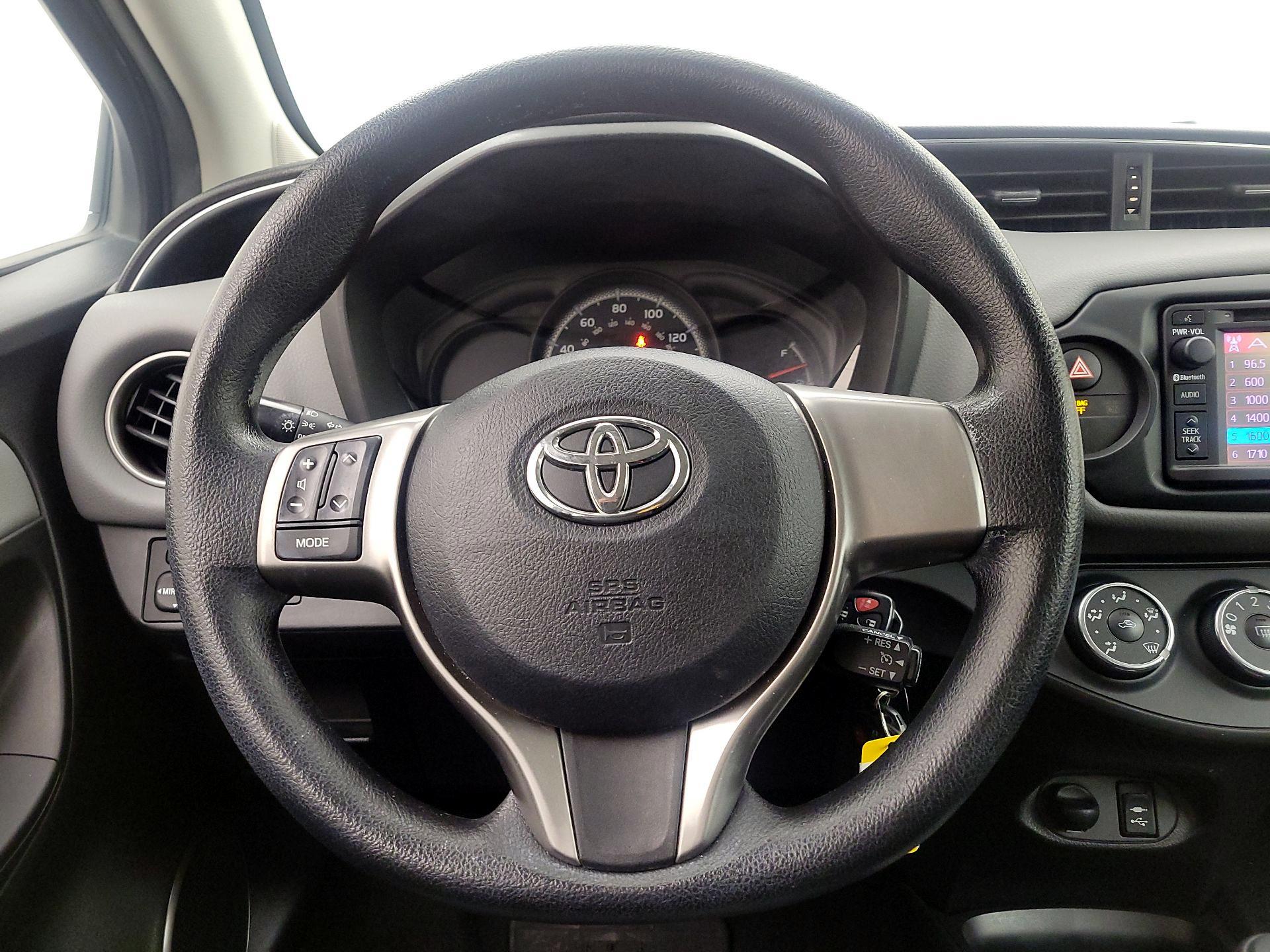 Thumbnail: 2016 Toyota Yaris - 10