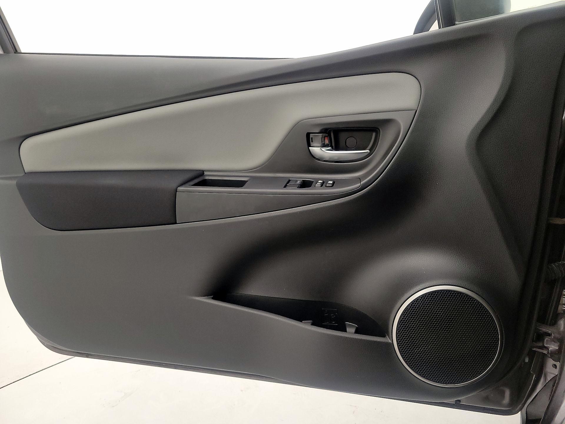 Thumbnail: 2016 Toyota Yaris - 12