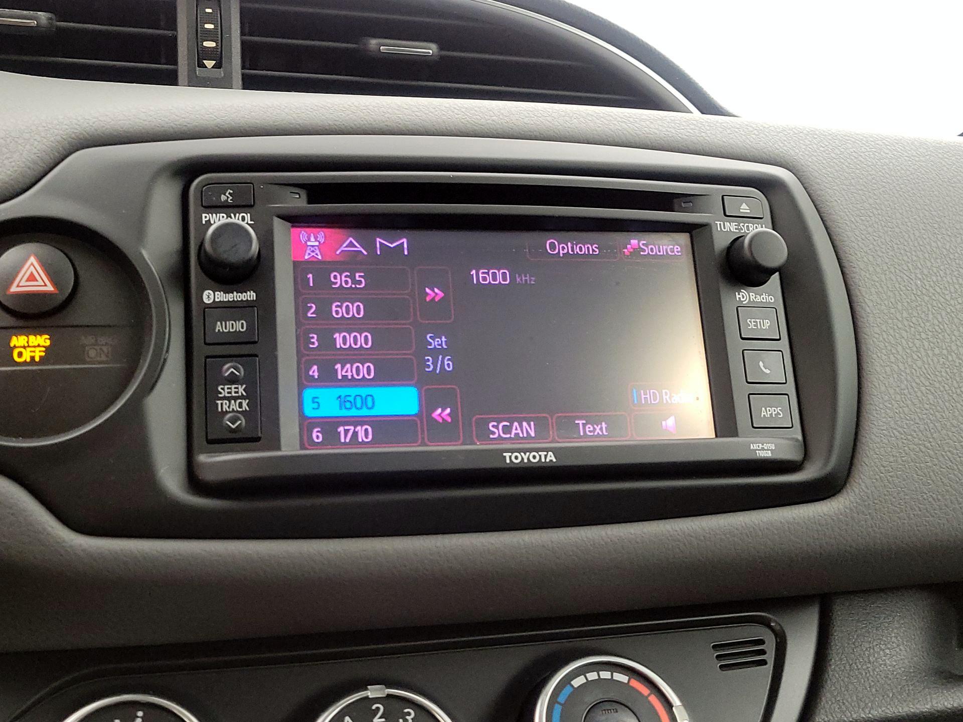 Thumbnail: 2016 Toyota Yaris - 14