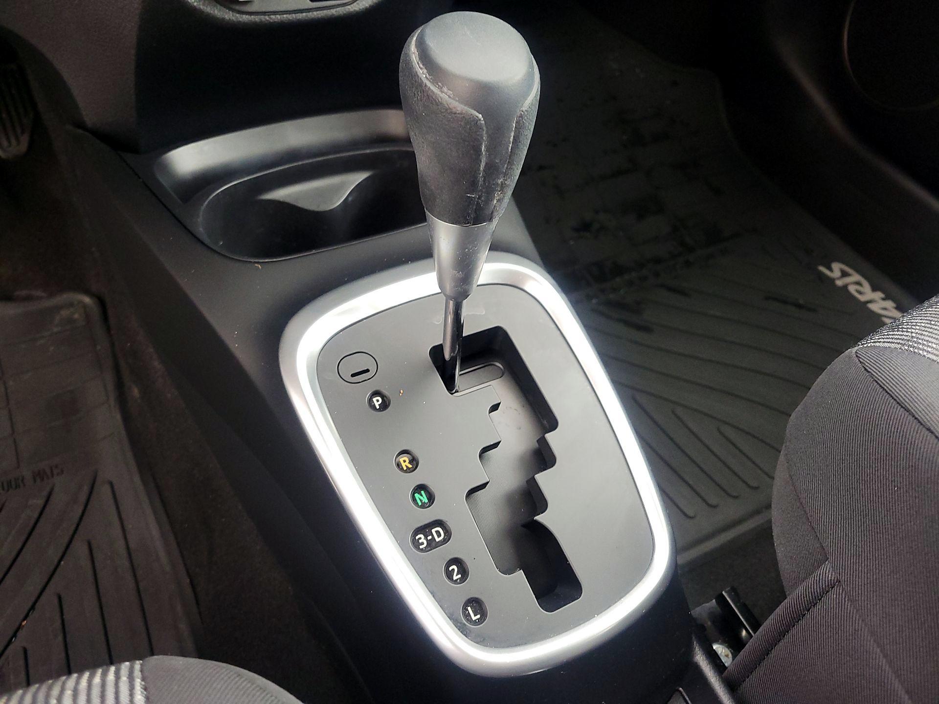 Thumbnail: 2016 Toyota Yaris - 16