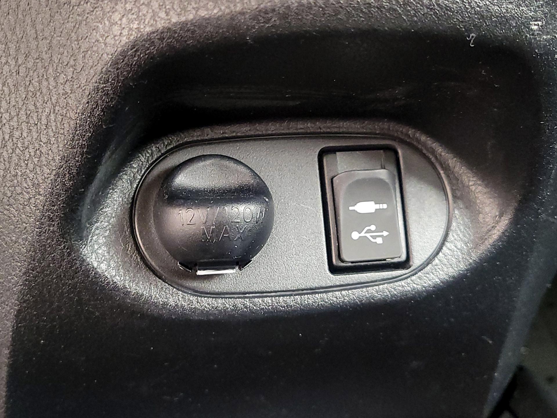 Thumbnail: 2016 Toyota Yaris - 17