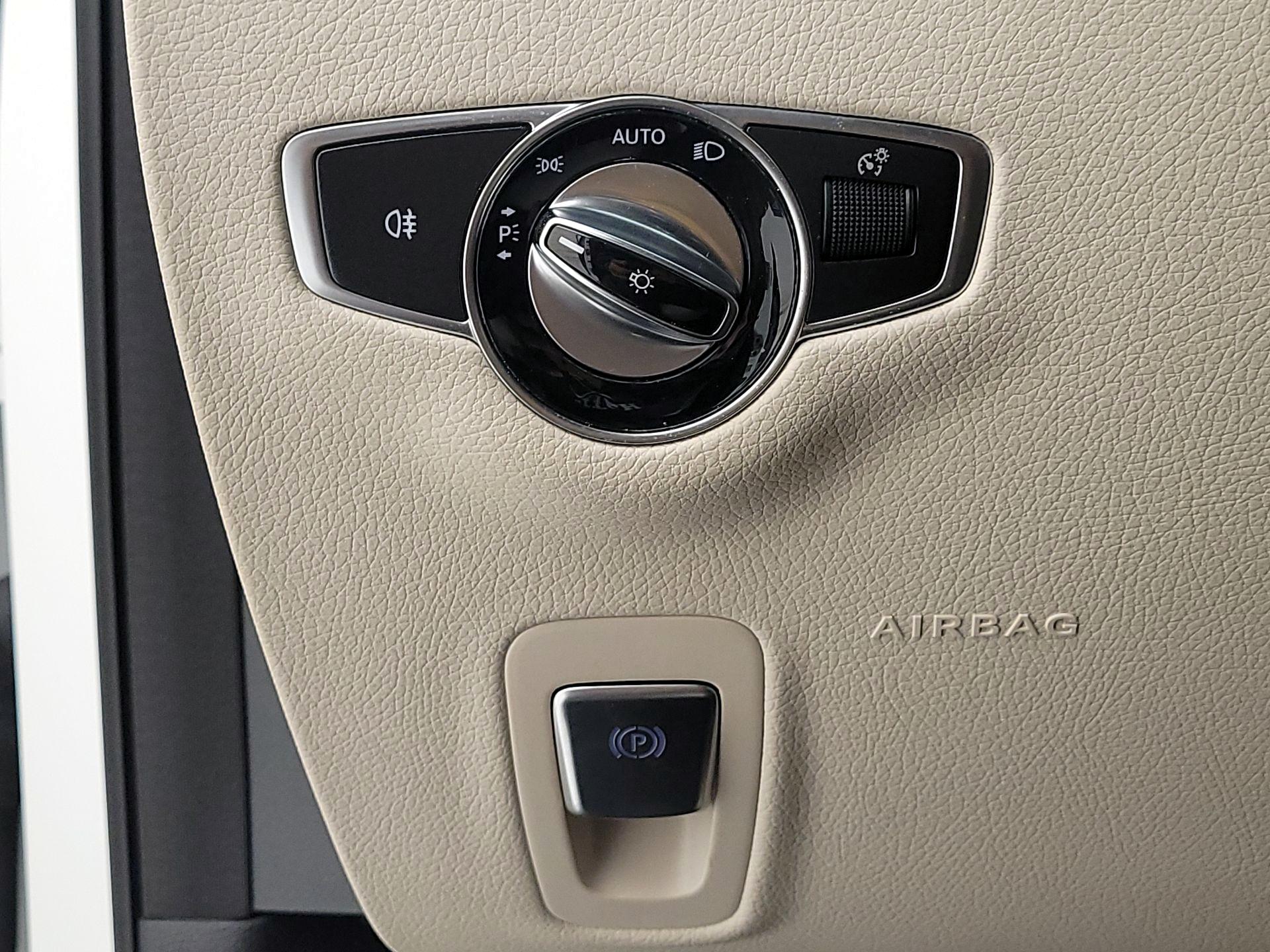 Thumbnail: 2020 Mercedes-Benz E-Class - 13