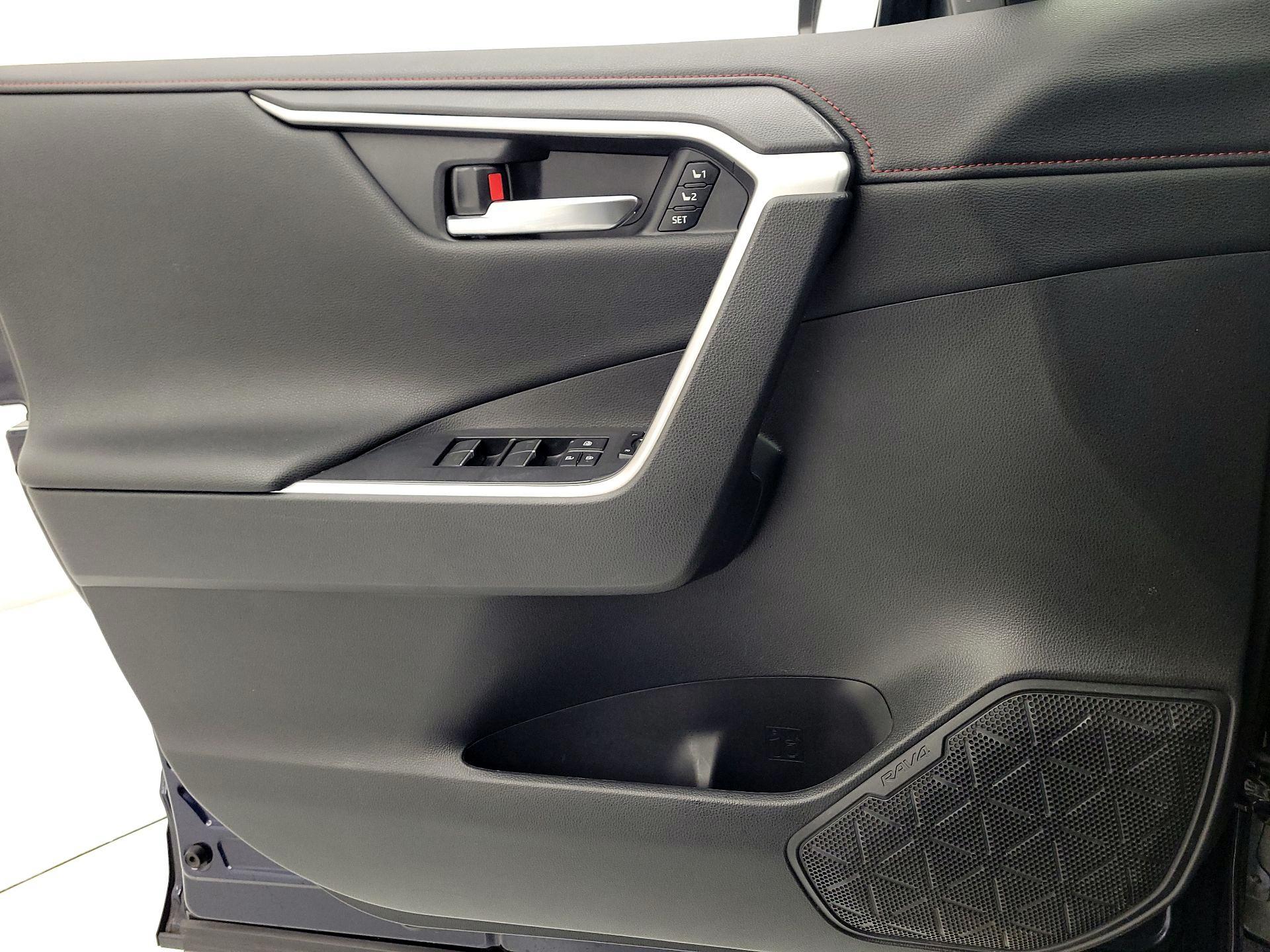 Thumbnail: 2022 Toyota RAV4 - 12