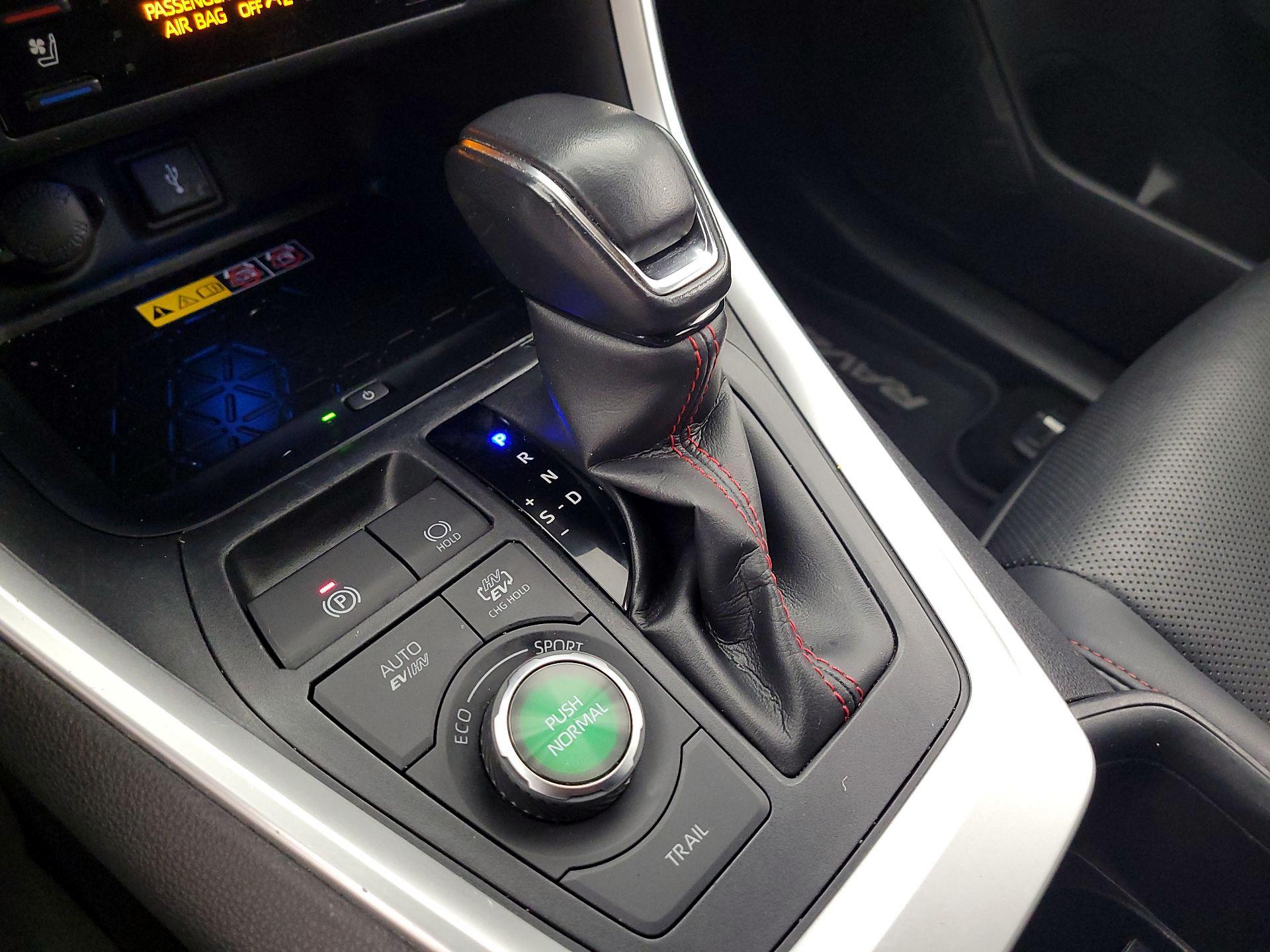 Thumbnail: 2022 Toyota RAV4 - 17