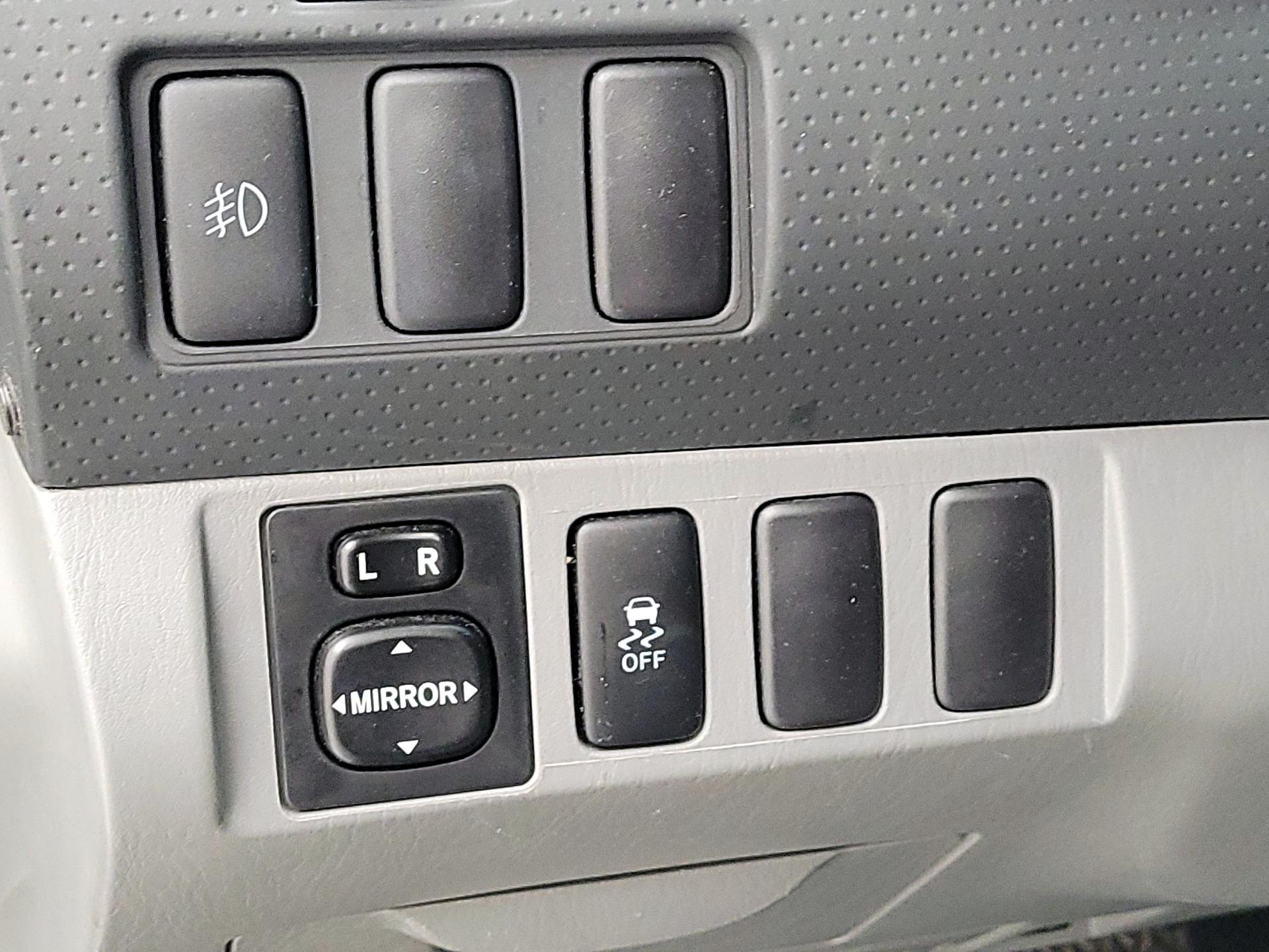 Thumbnail: 2015 Toyota Tacoma - 13