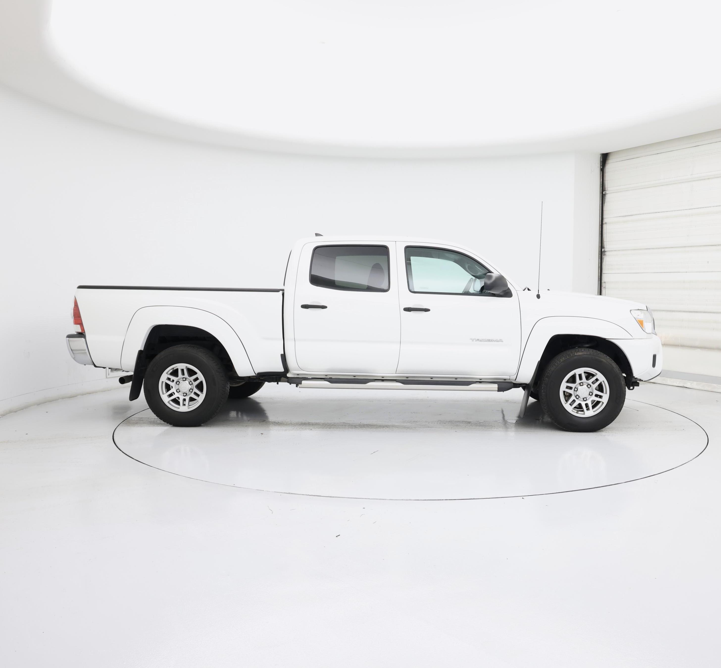 Thumbnail: 2015 Toyota Tacoma - 7