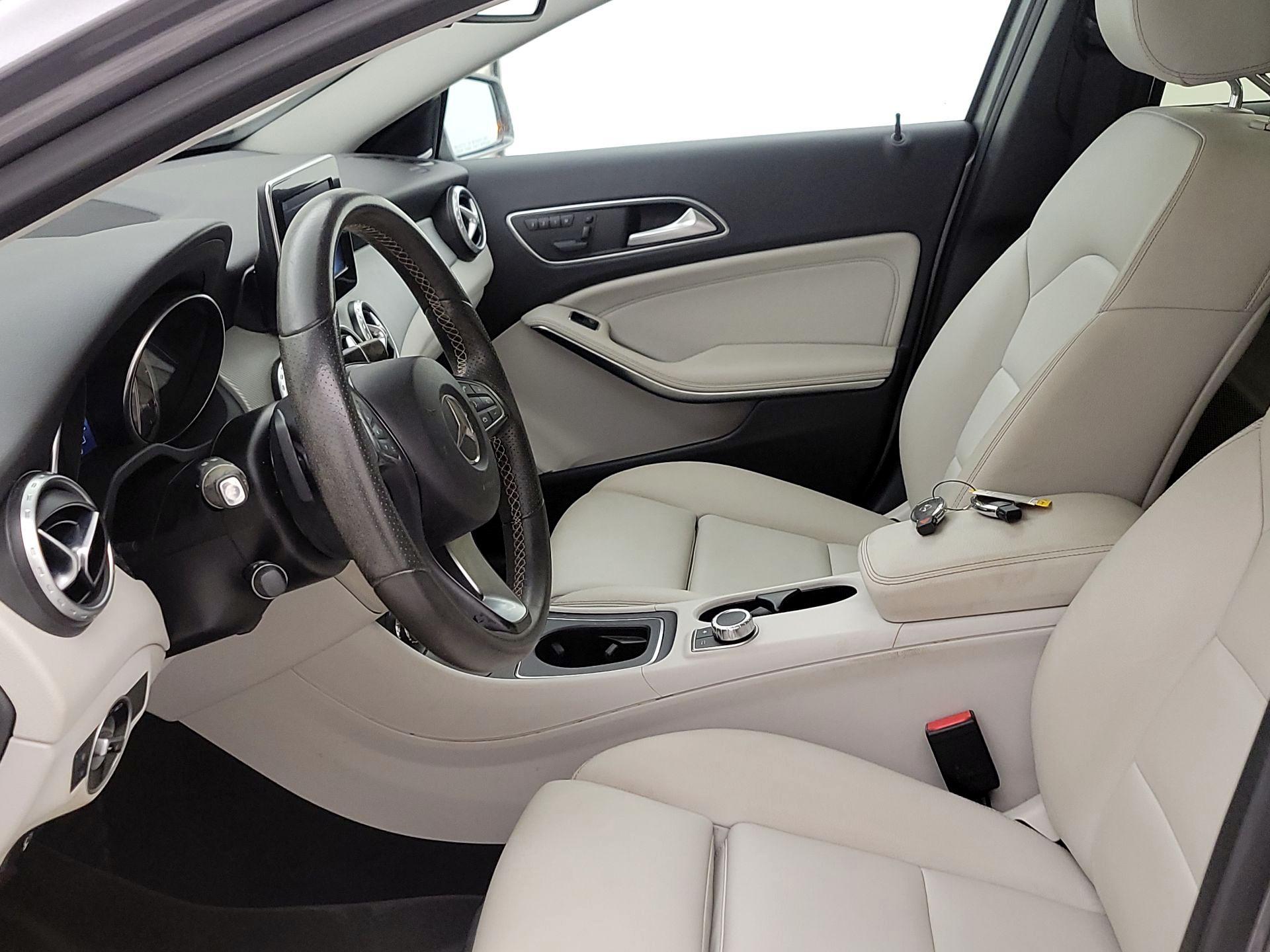 Thumbnail: 2017 Mercedes-Benz GLA - 11