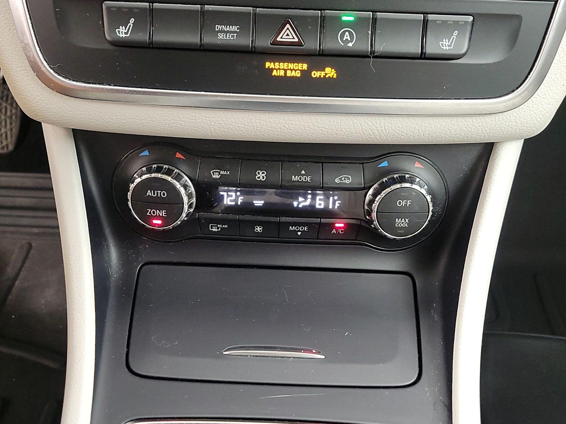 Thumbnail: 2017 Mercedes-Benz GLA - 16