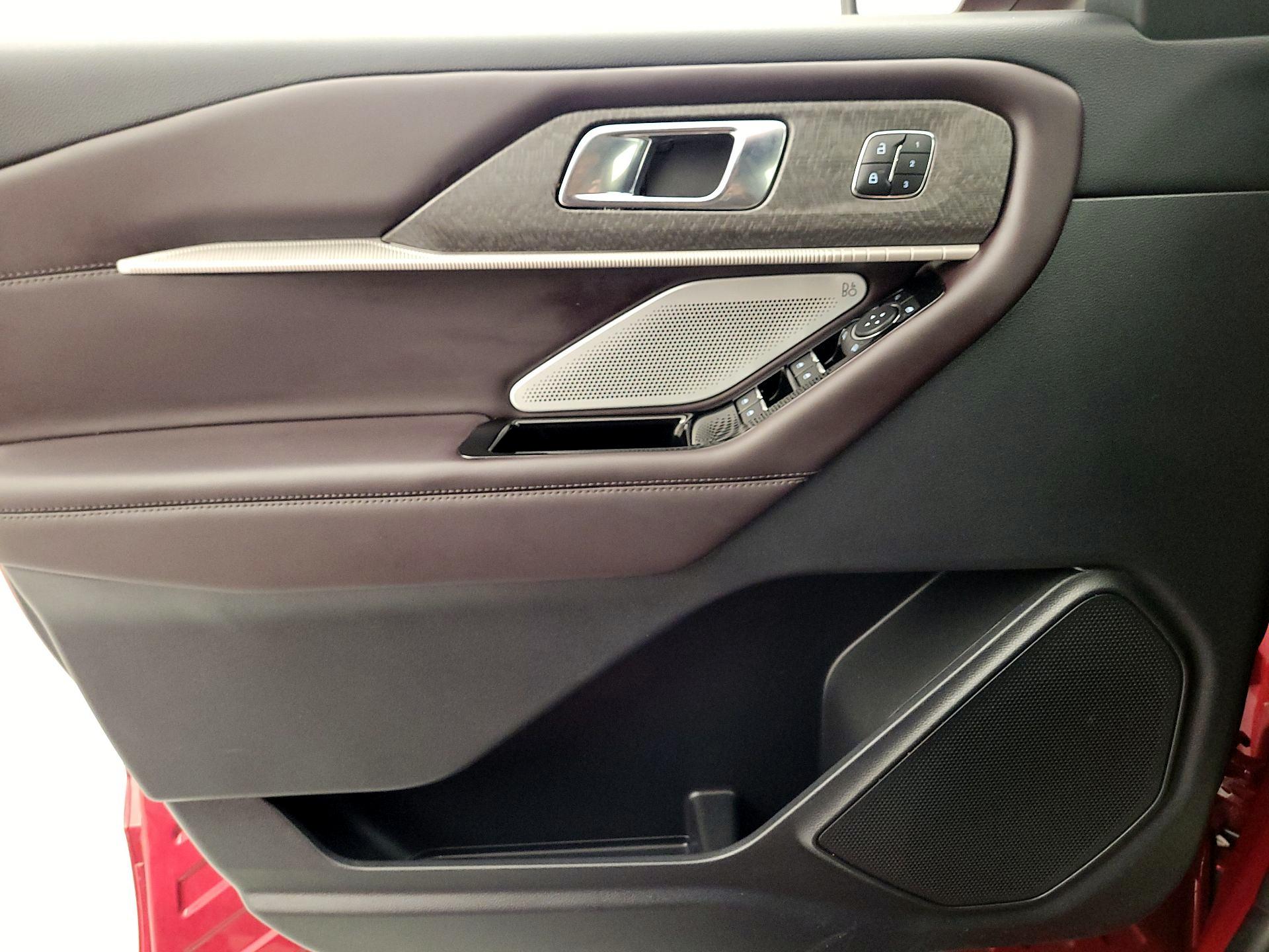 Thumbnail: 2025 Ford Explorer - 12