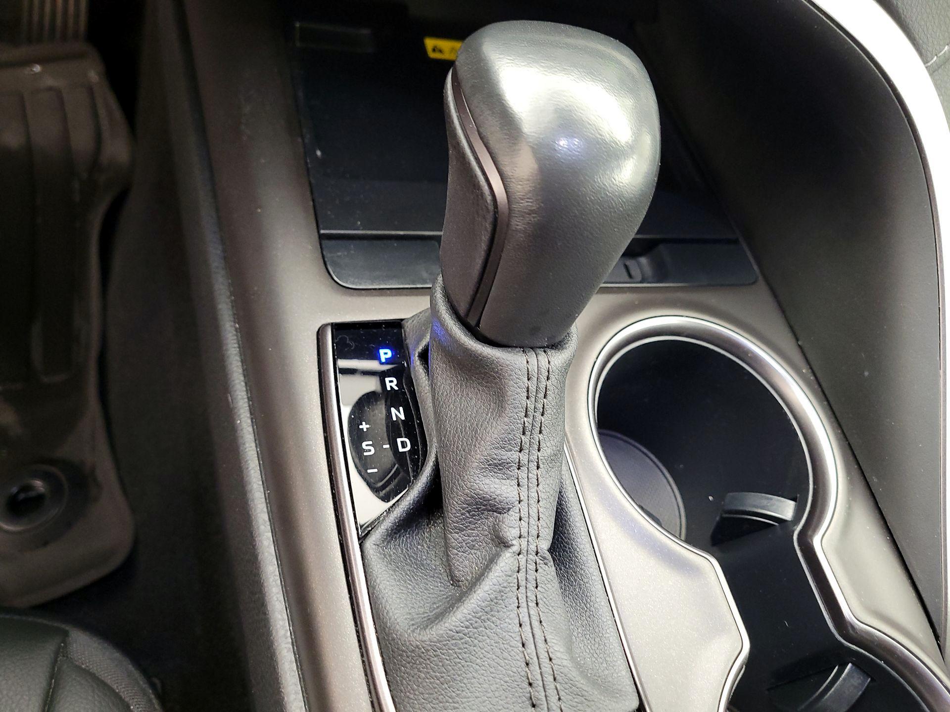 Thumbnail: 2023 Toyota Camry - 17