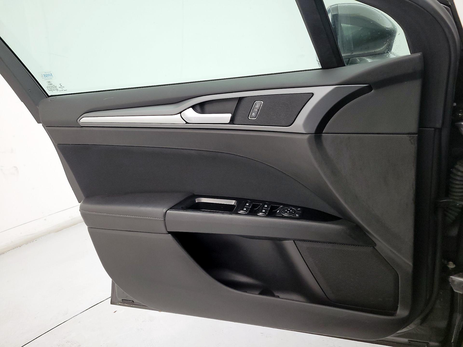 Thumbnail: 2016 Ford Fusion - 12