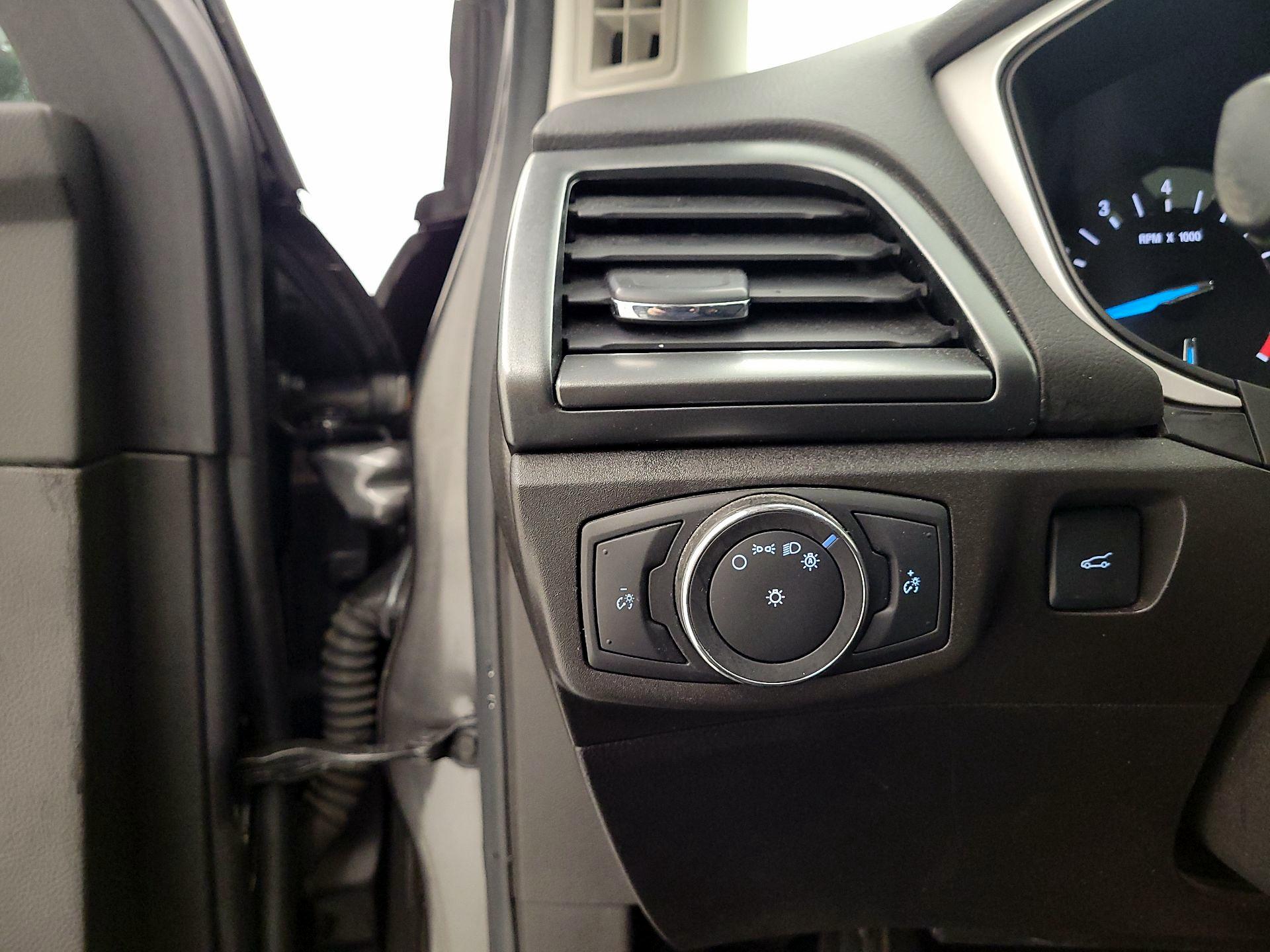 Thumbnail: 2016 Ford Fusion - 13