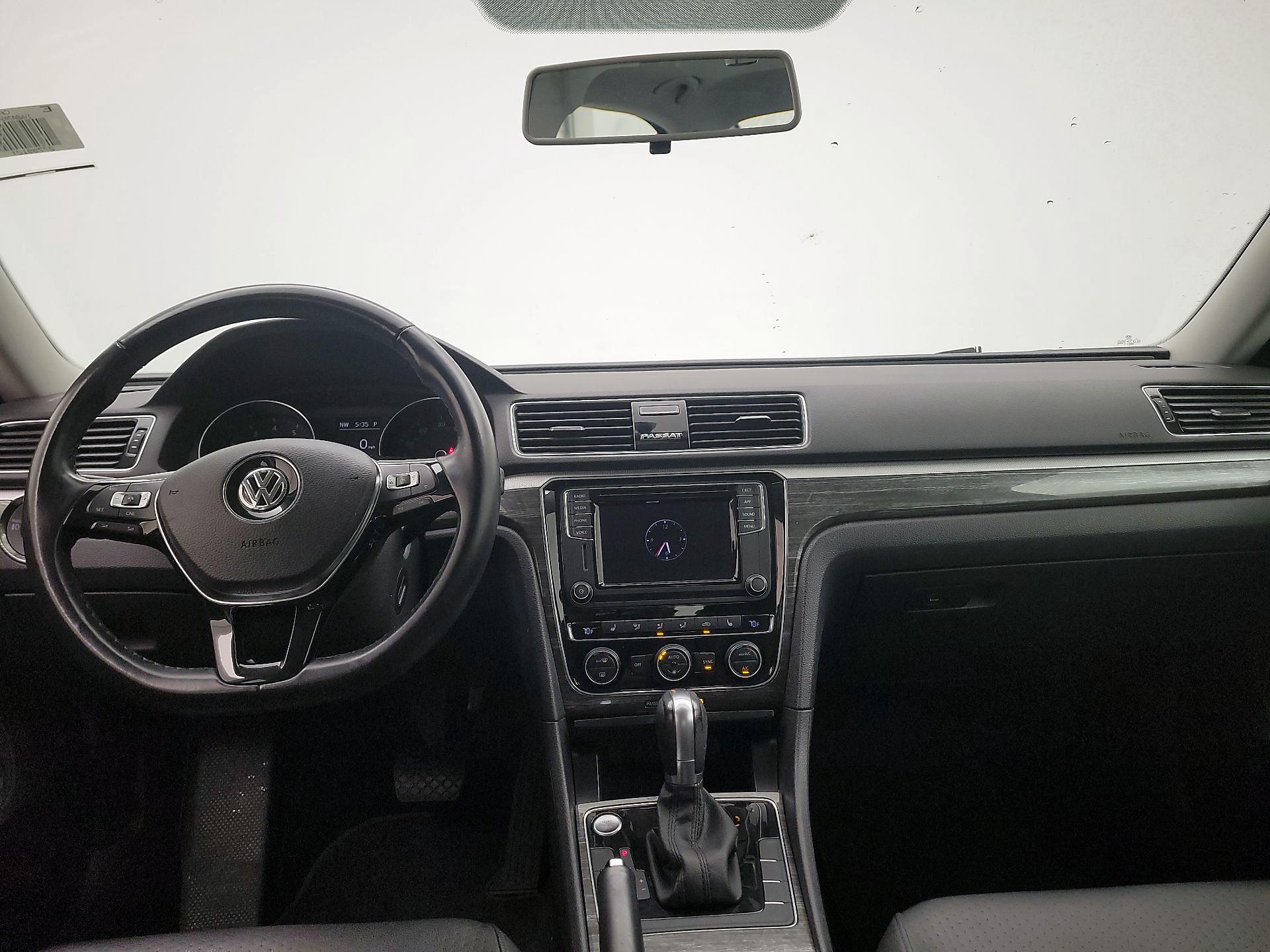 Thumbnail: 2018 Volkswagen Passat - 9