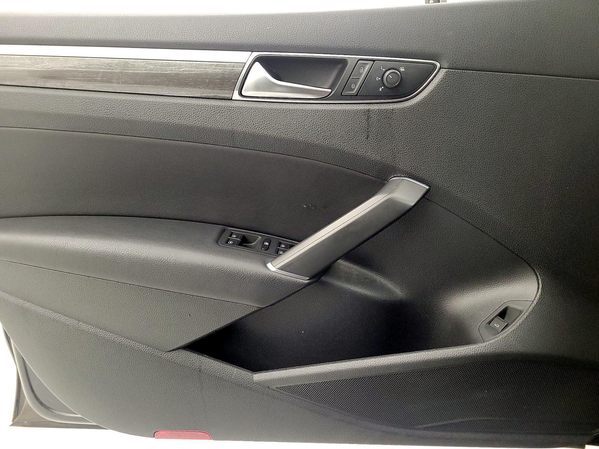 Thumbnail: 2018 Volkswagen Passat - 12