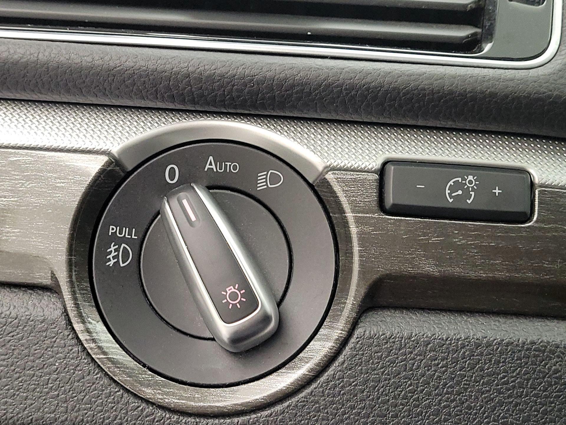 Thumbnail: 2018 Volkswagen Passat - 13