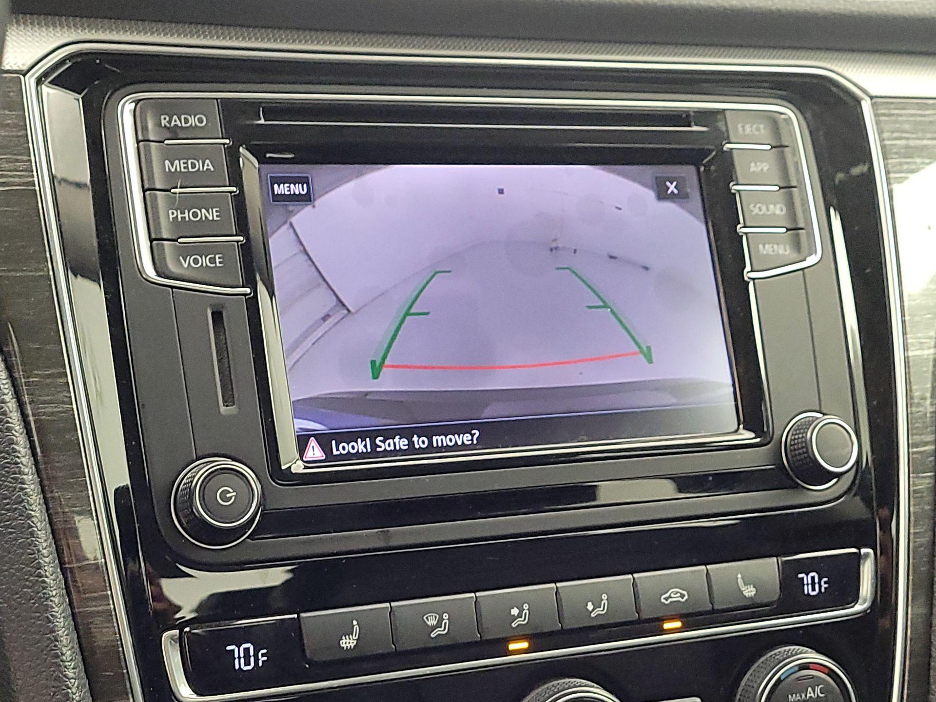 Thumbnail: 2018 Volkswagen Passat - 14