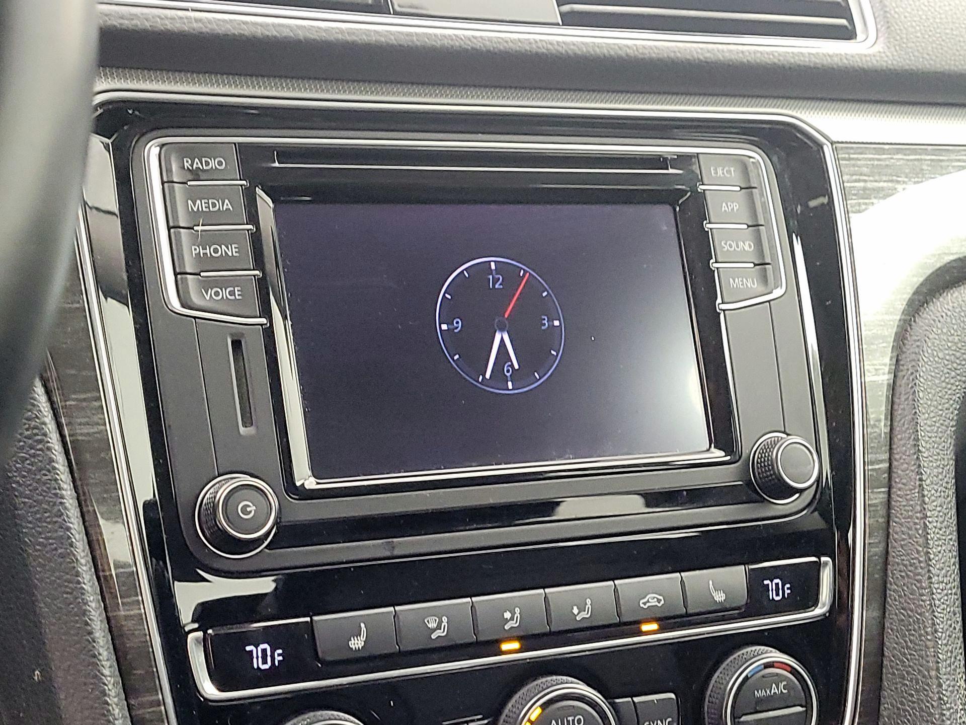 Thumbnail: 2018 Volkswagen Passat - 15