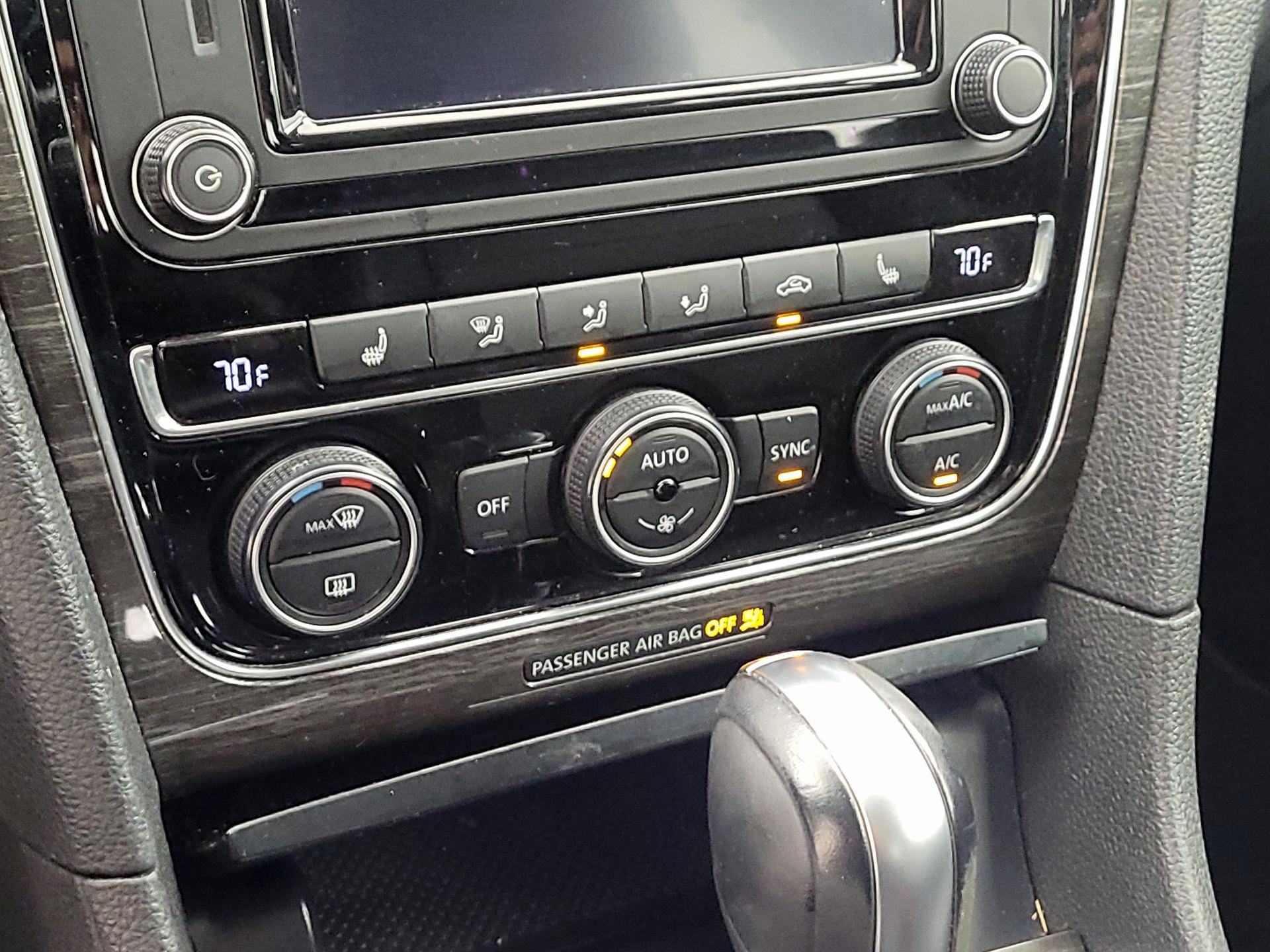 Thumbnail: 2018 Volkswagen Passat - 16