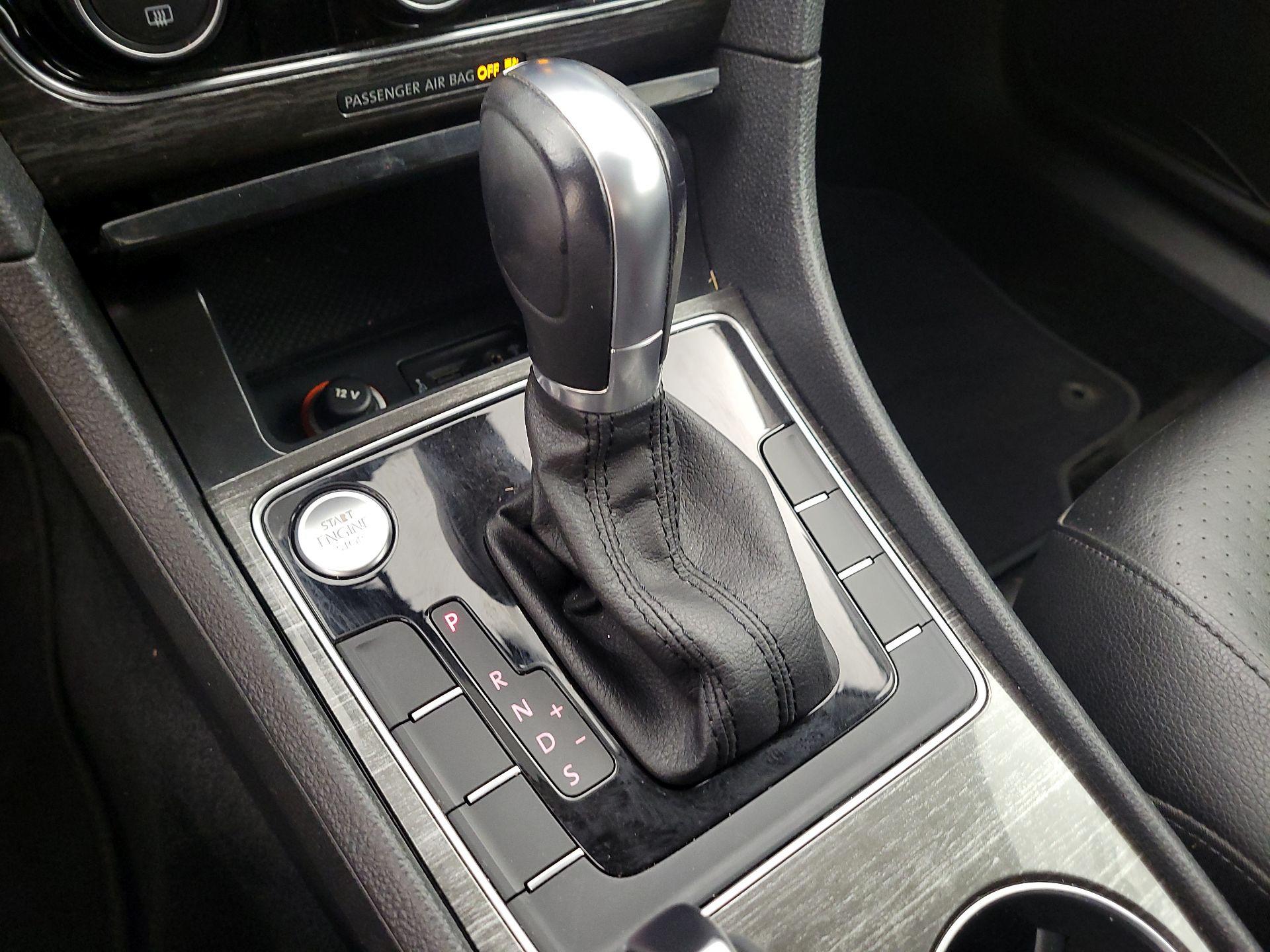 Thumbnail: 2018 Volkswagen Passat - 17