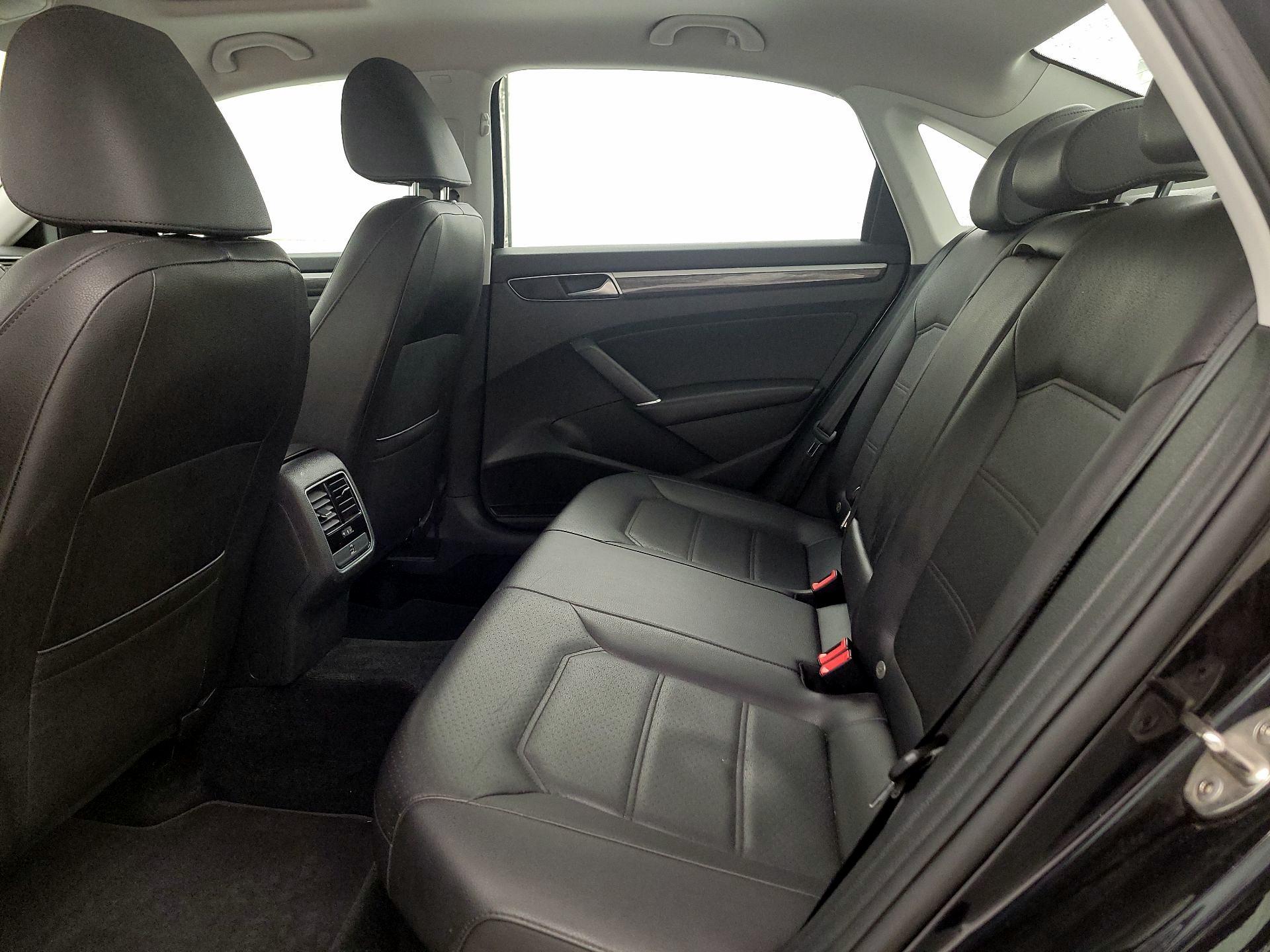 Thumbnail: 2018 Volkswagen Passat - 19