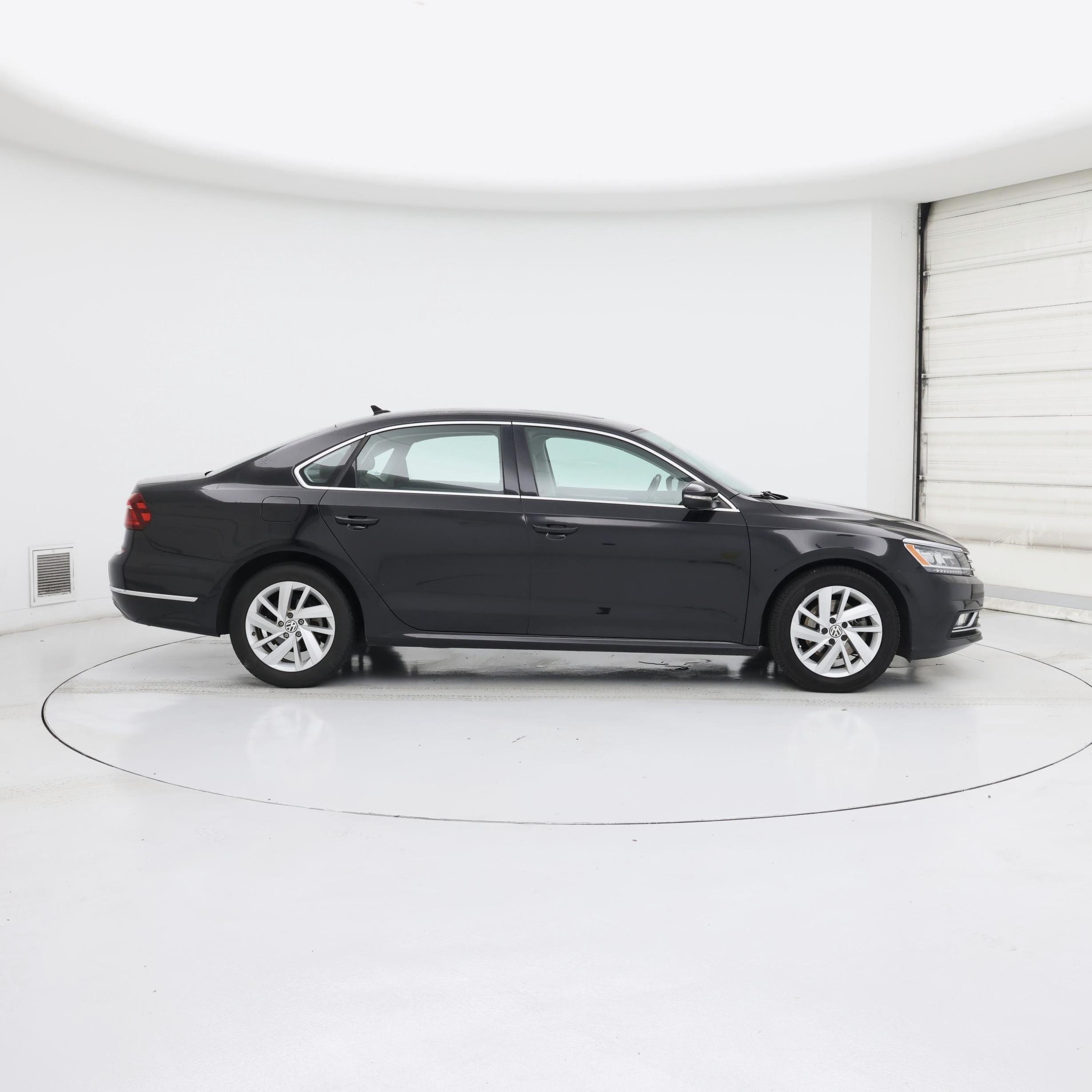 Thumbnail: 2018 Volkswagen Passat - 7