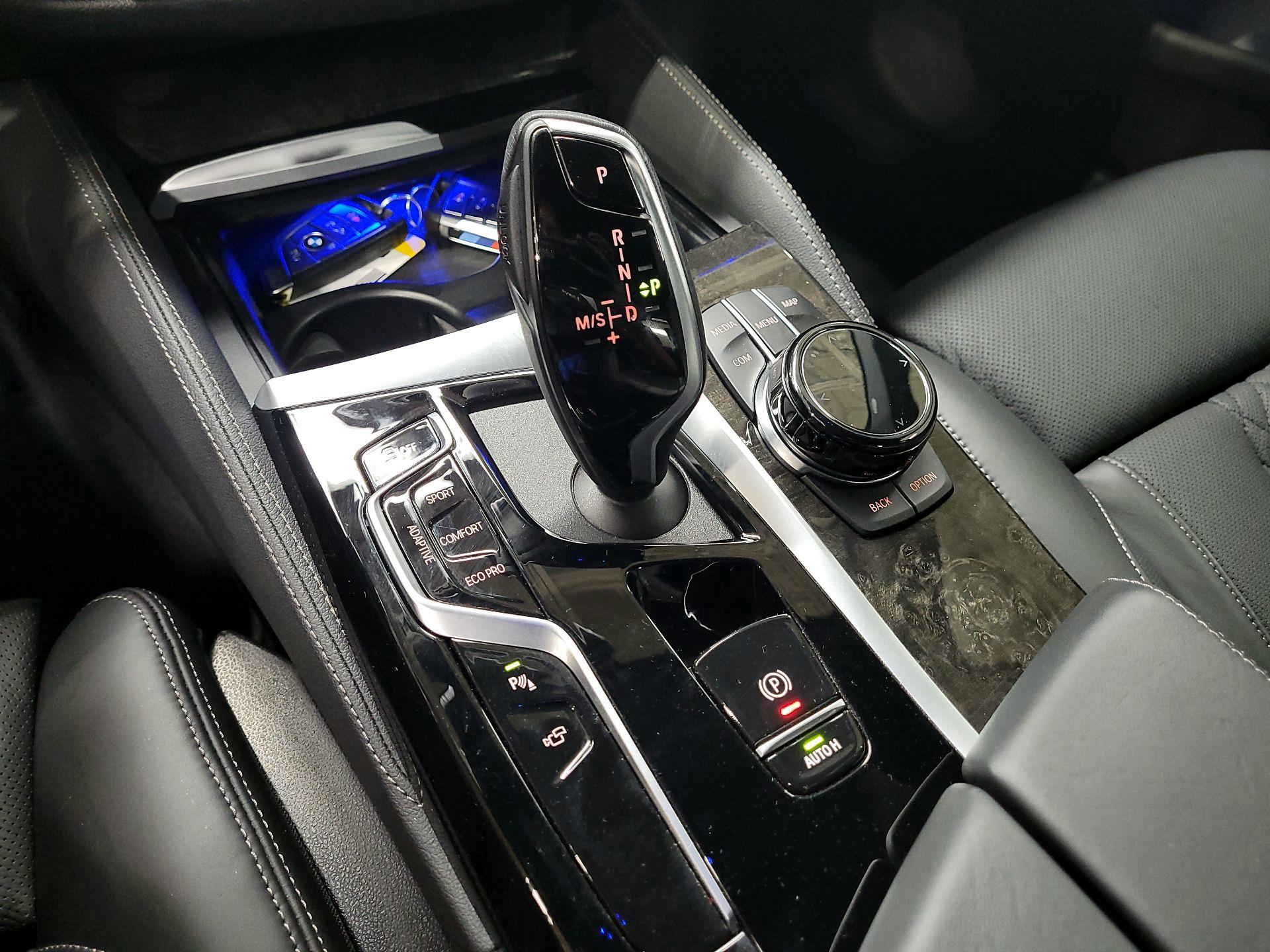 Thumbnail: 2023 BMW 5 Series - 18