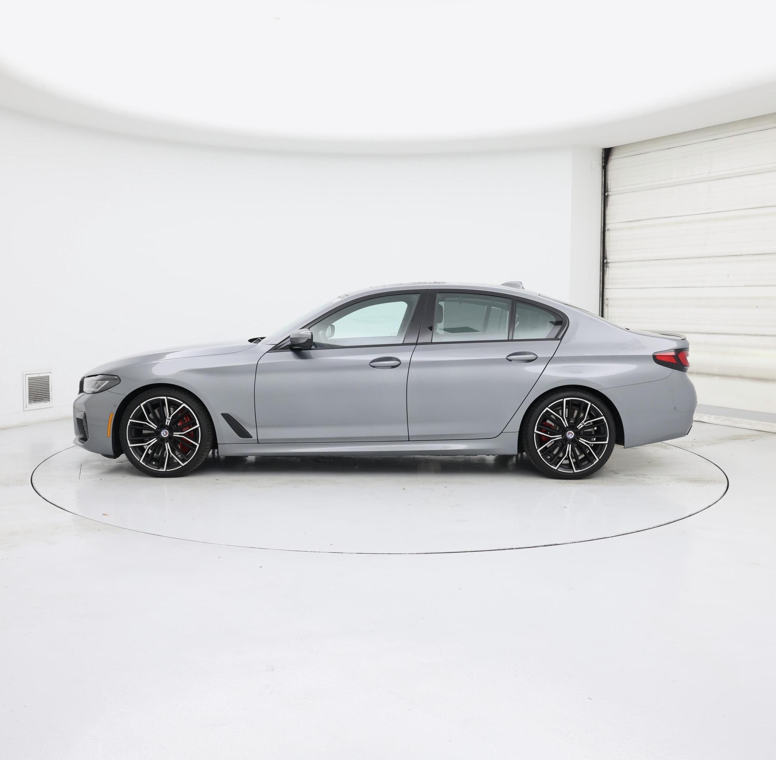 Thumbnail: 2023 BMW 5 Series - 3