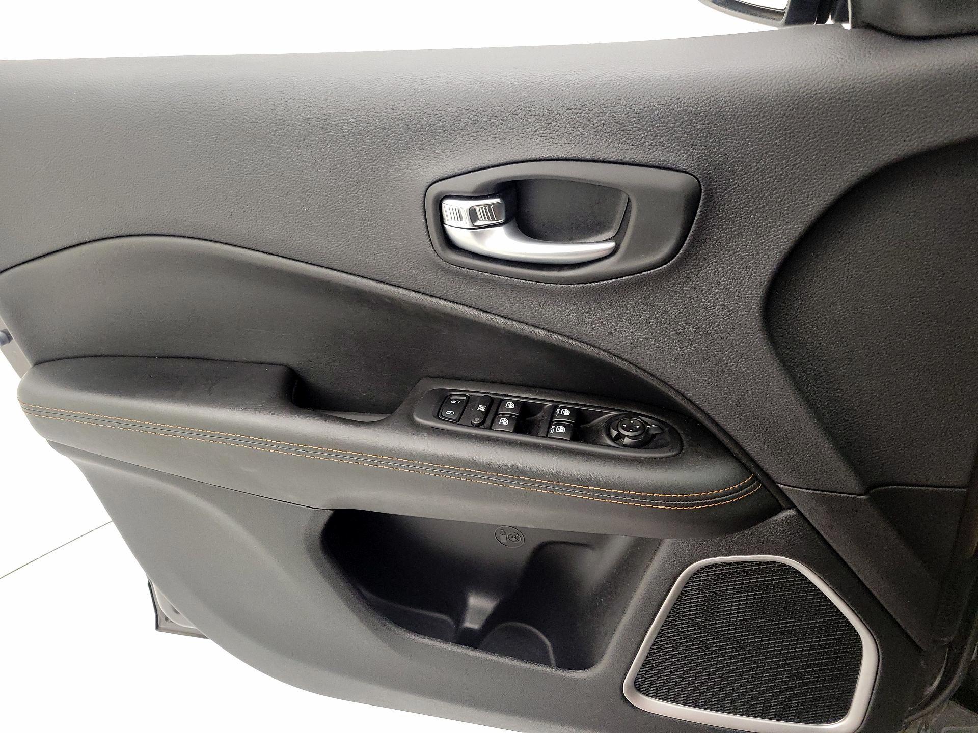 Thumbnail: 2018 Jeep Compass - 12