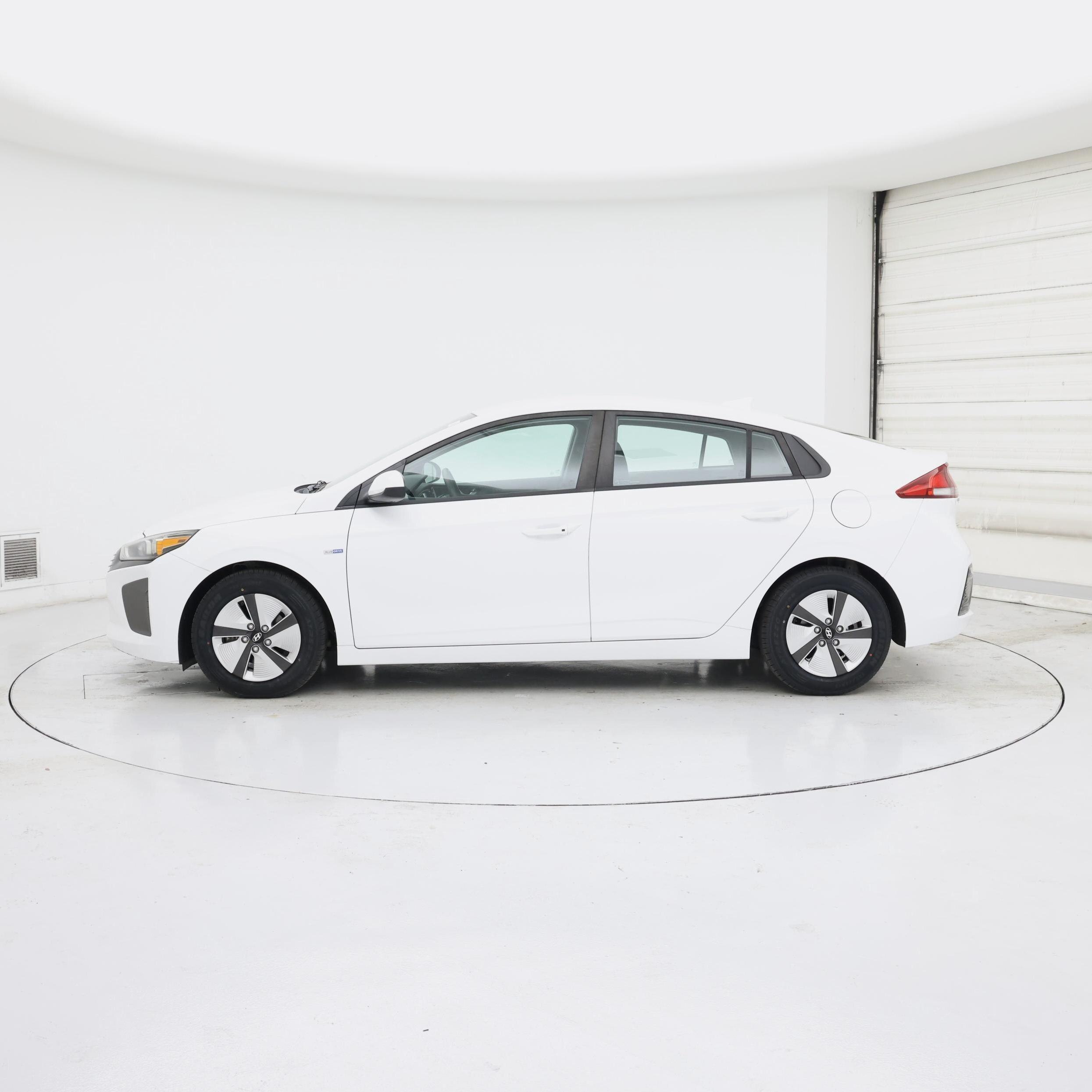 Thumbnail: 2019 Hyundai Ioniq - 3