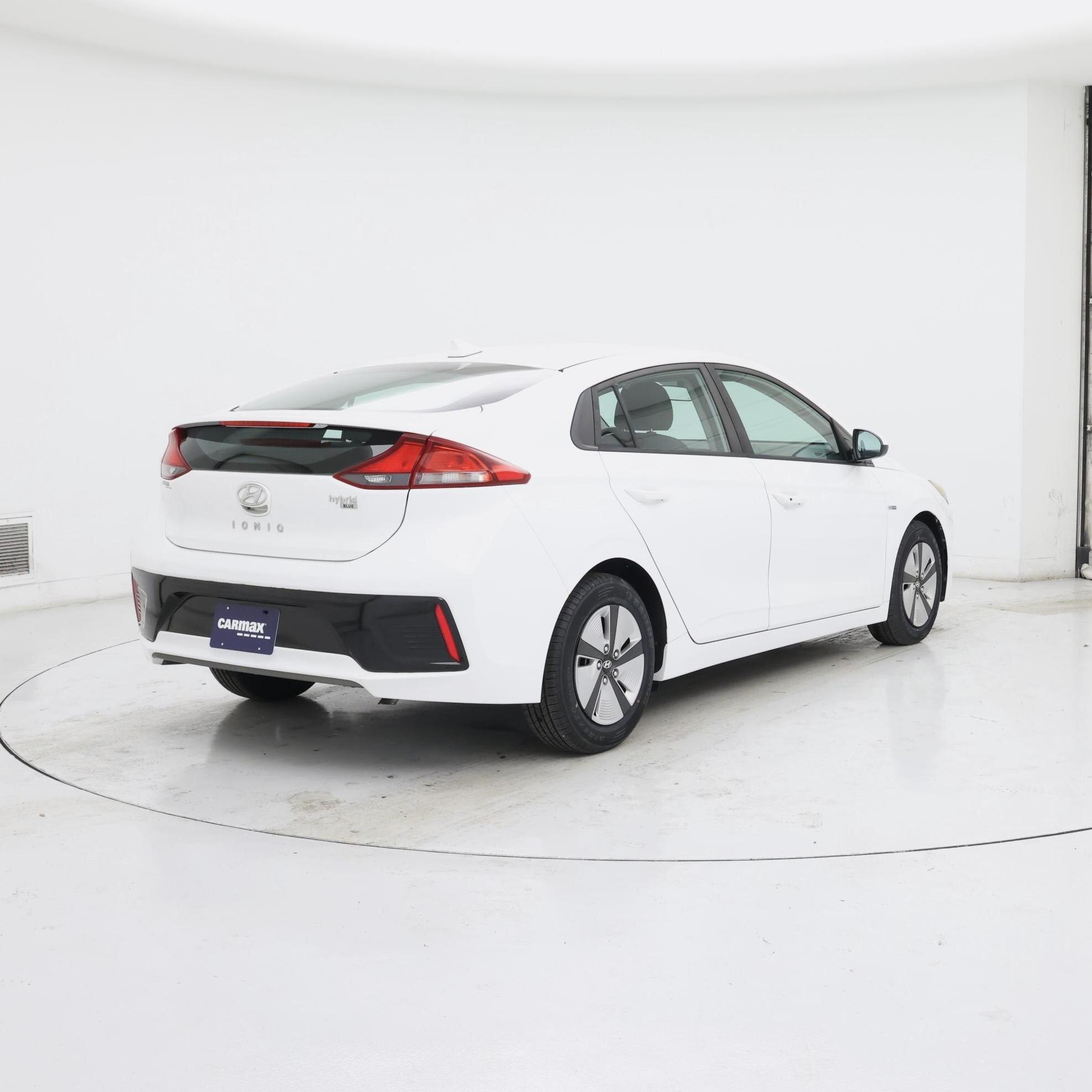 Thumbnail: 2019 Hyundai Ioniq - 8