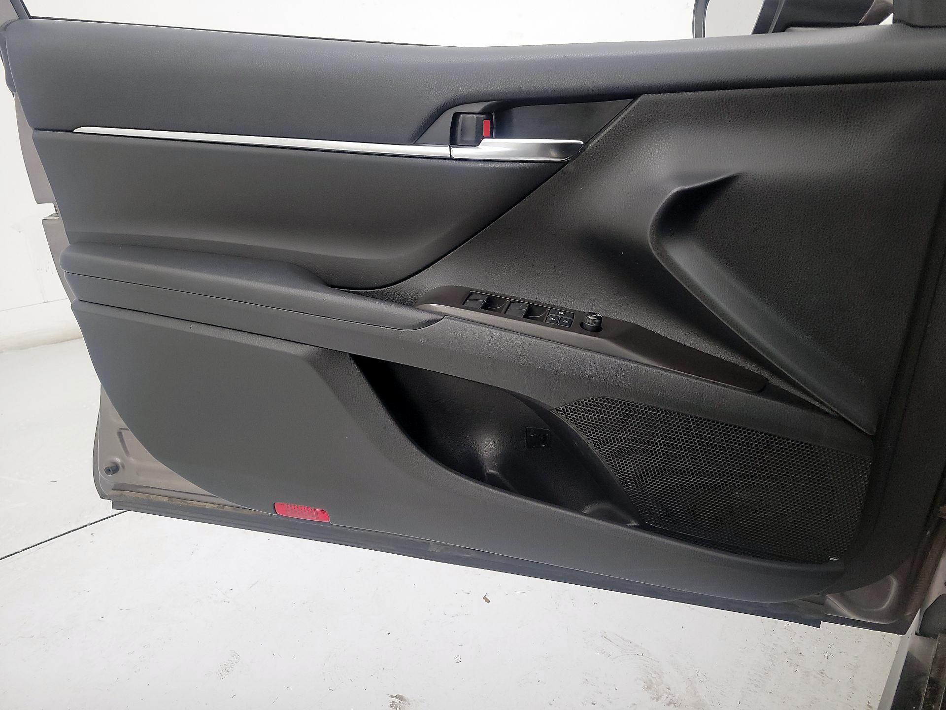 Thumbnail: 2022 Toyota Camry - 12