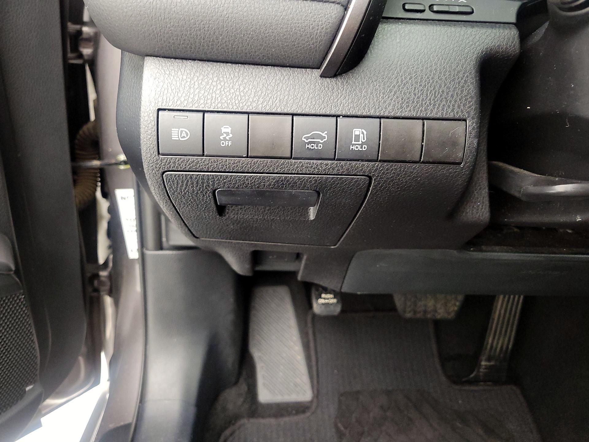 Thumbnail: 2022 Toyota Camry - 13