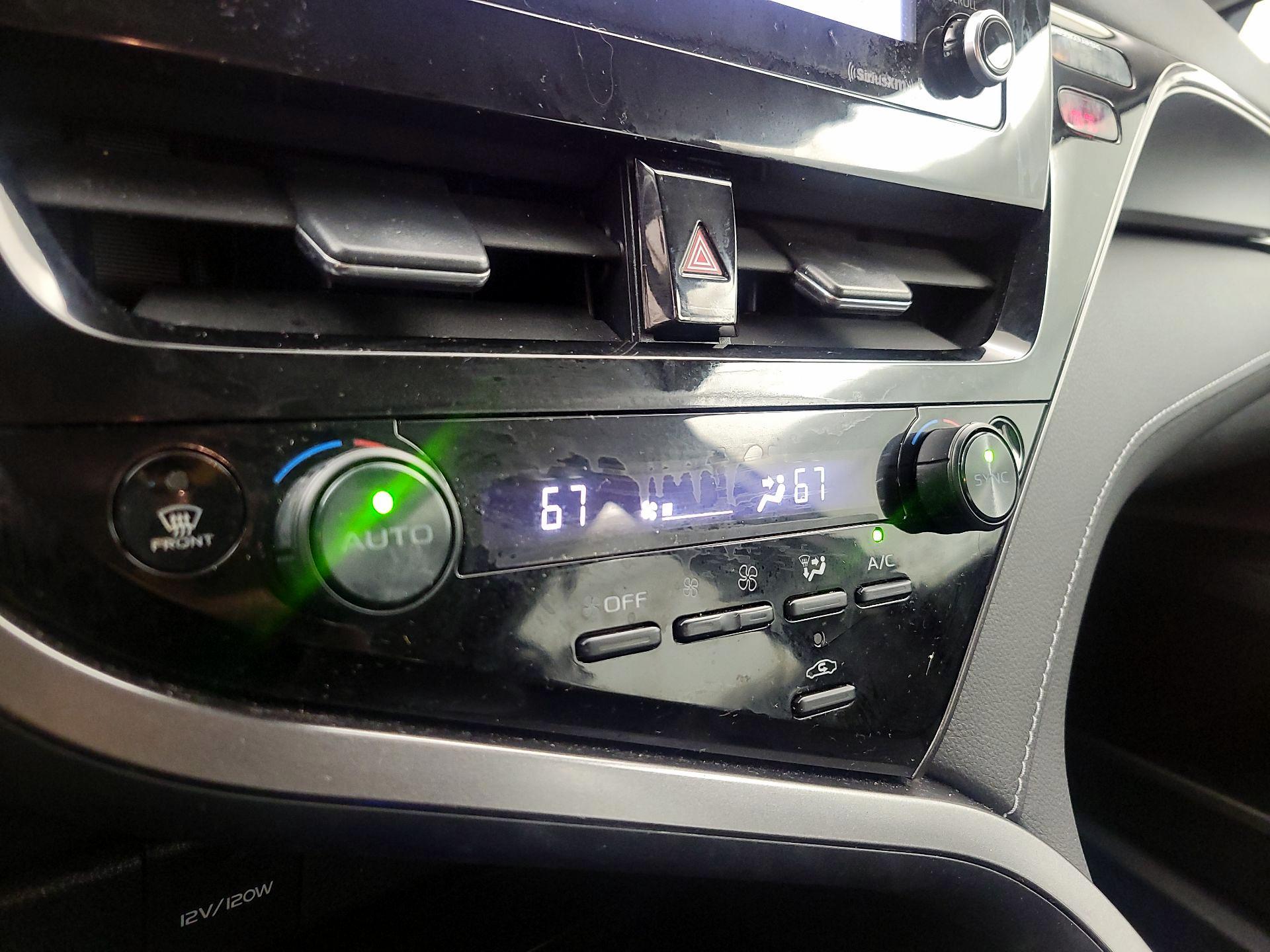 Thumbnail: 2022 Toyota Camry - 16