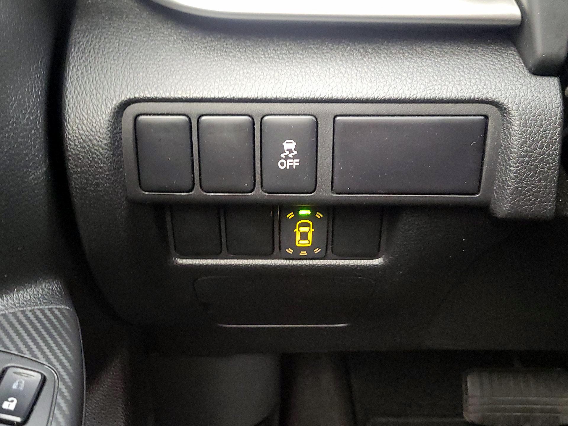 Thumbnail: 2019 Mitsubishi Eclipse Cross - 13