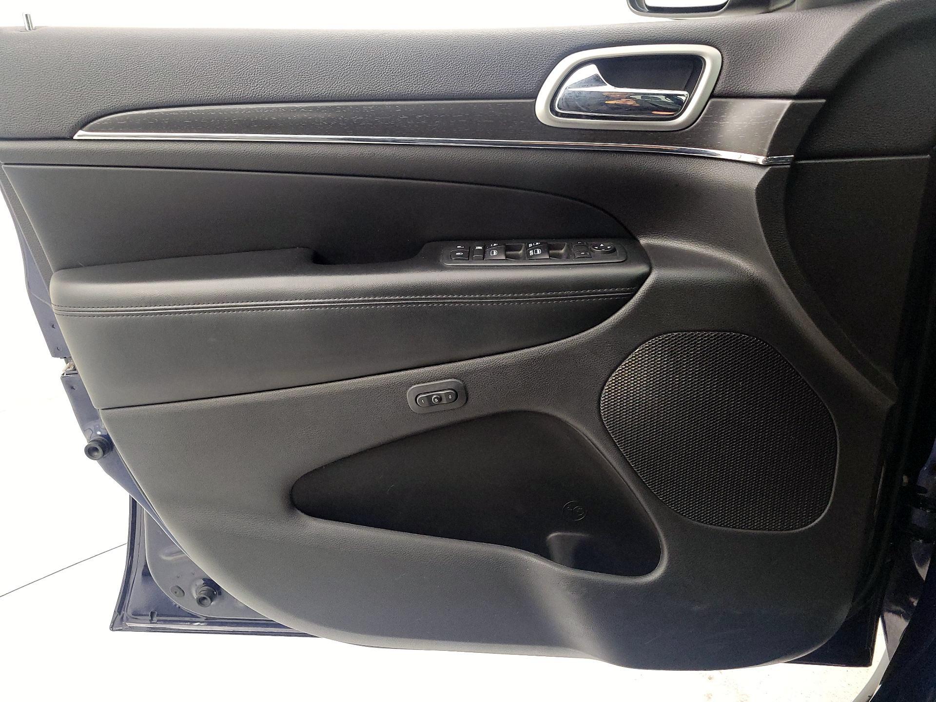 Thumbnail: 2018 Jeep Grand Cherokee - 12