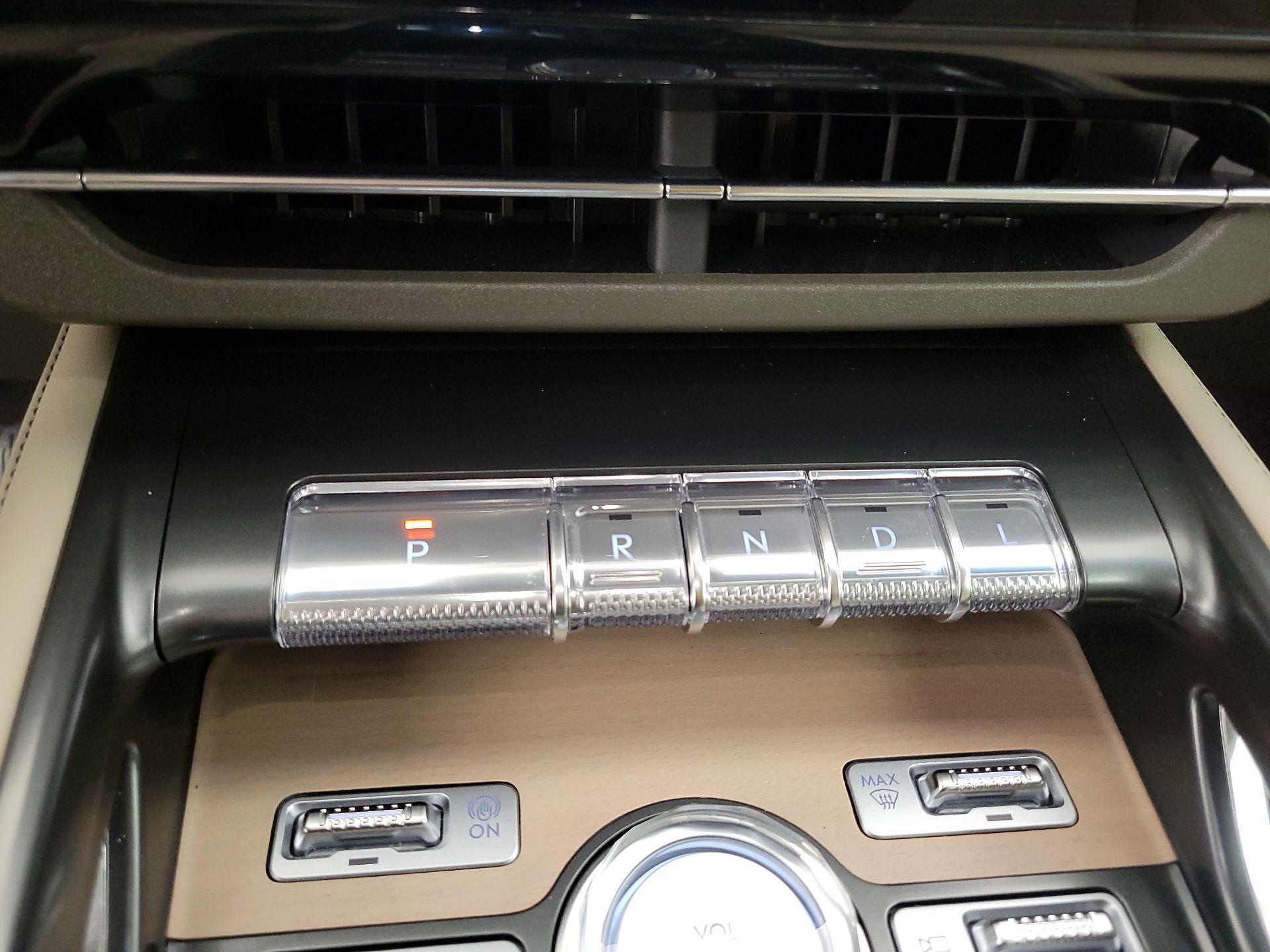 Thumbnail: 2024 Lincoln Nautilus - 17