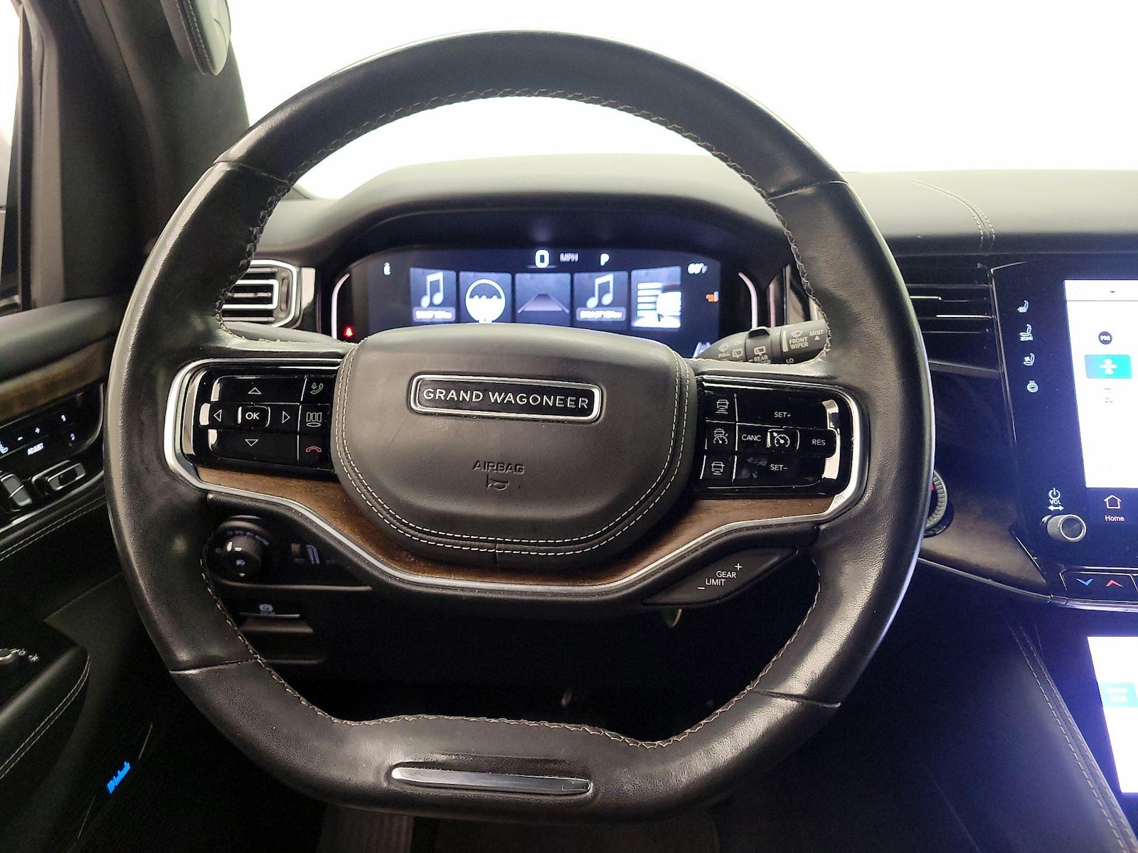 2022 Jeep Grand Wagoneer Series II - Photo 11