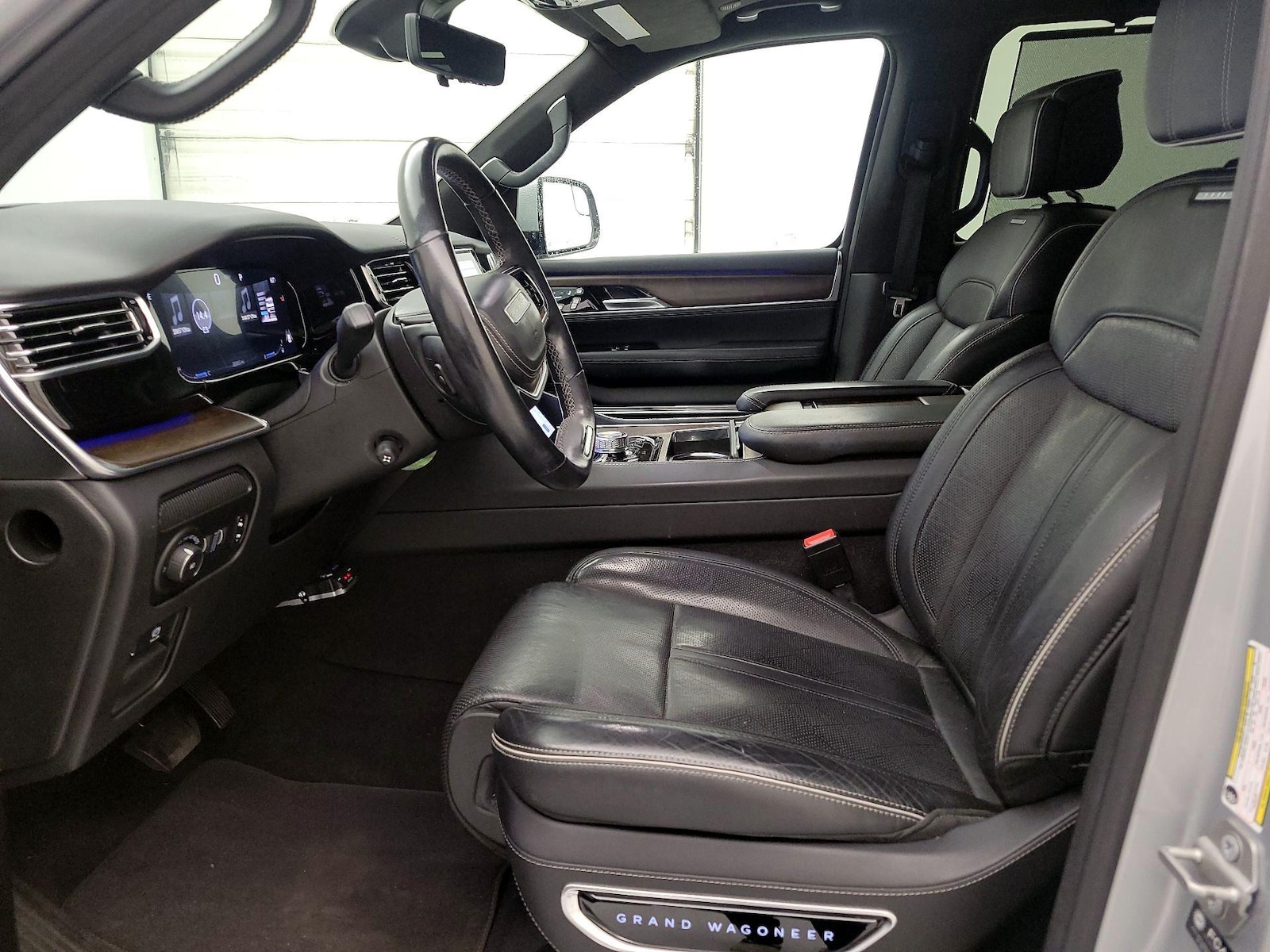 2022 Jeep Grand Wagoneer Series II - Photo 12