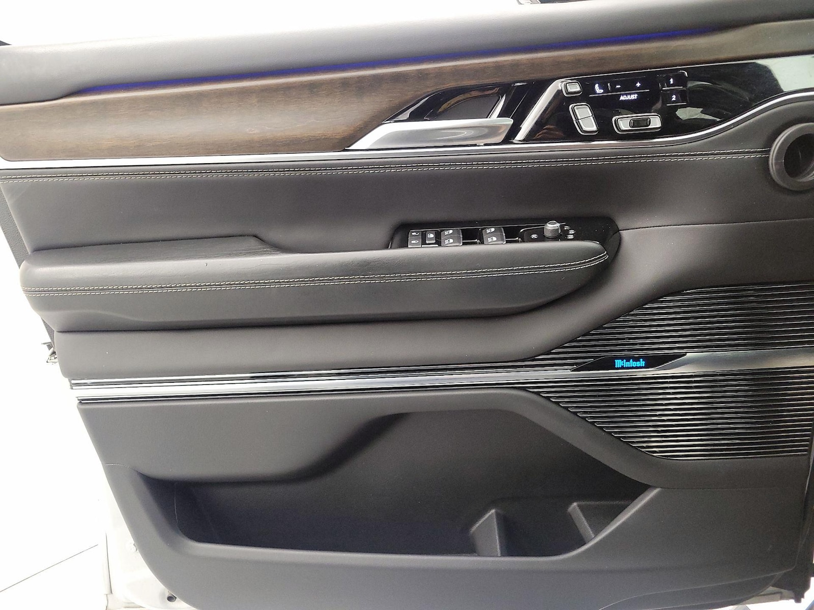 2022 Jeep Grand Wagoneer Series II - Photo 13