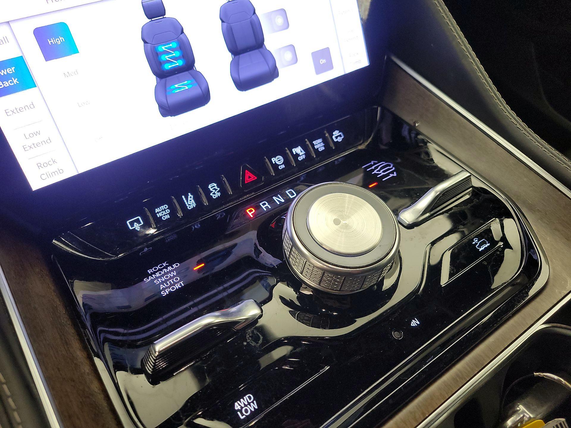 Thumbnail: 2022 Jeep Grand Wagoneer - 17