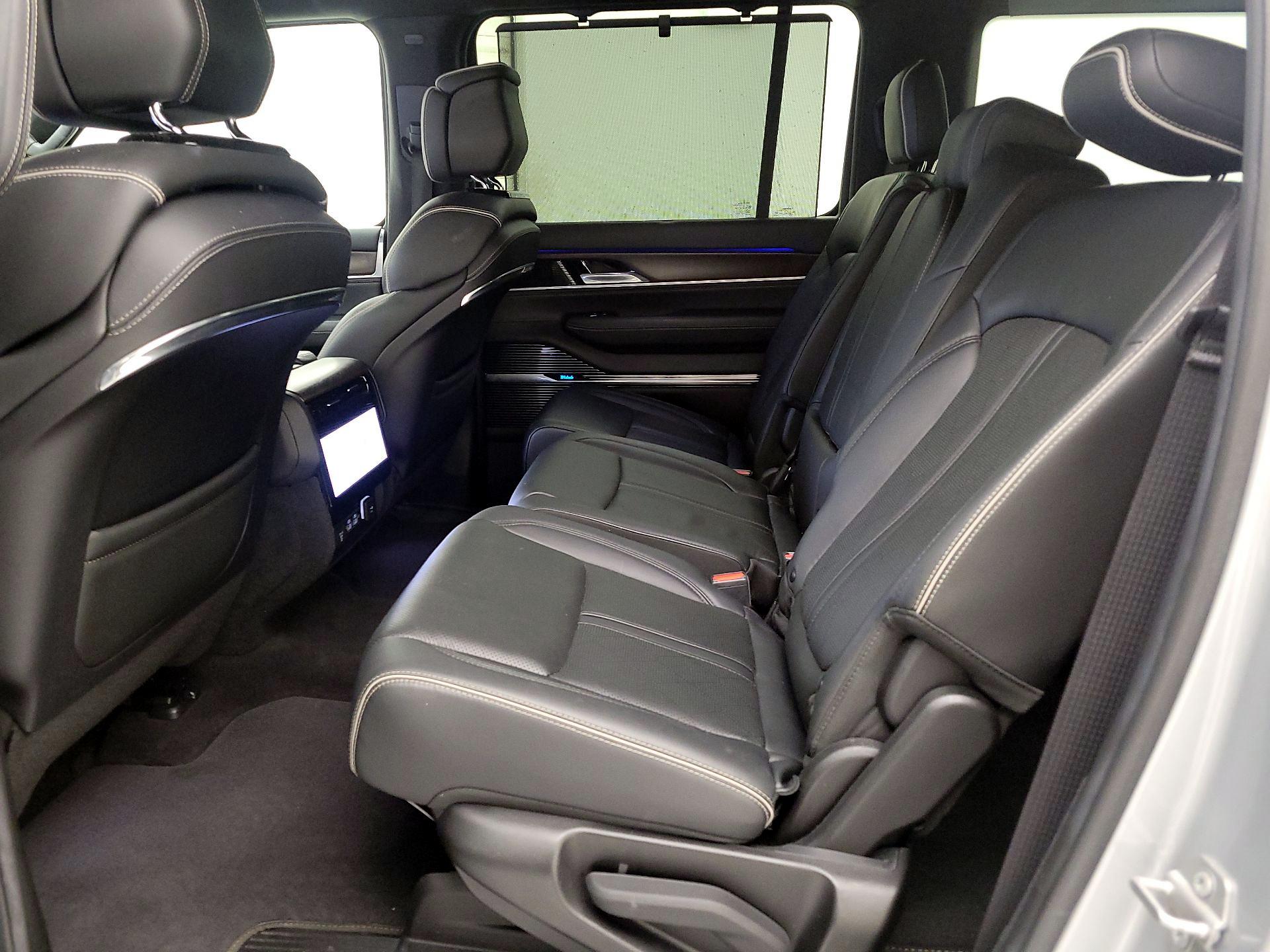 Thumbnail: 2022 Jeep Grand Wagoneer - 19