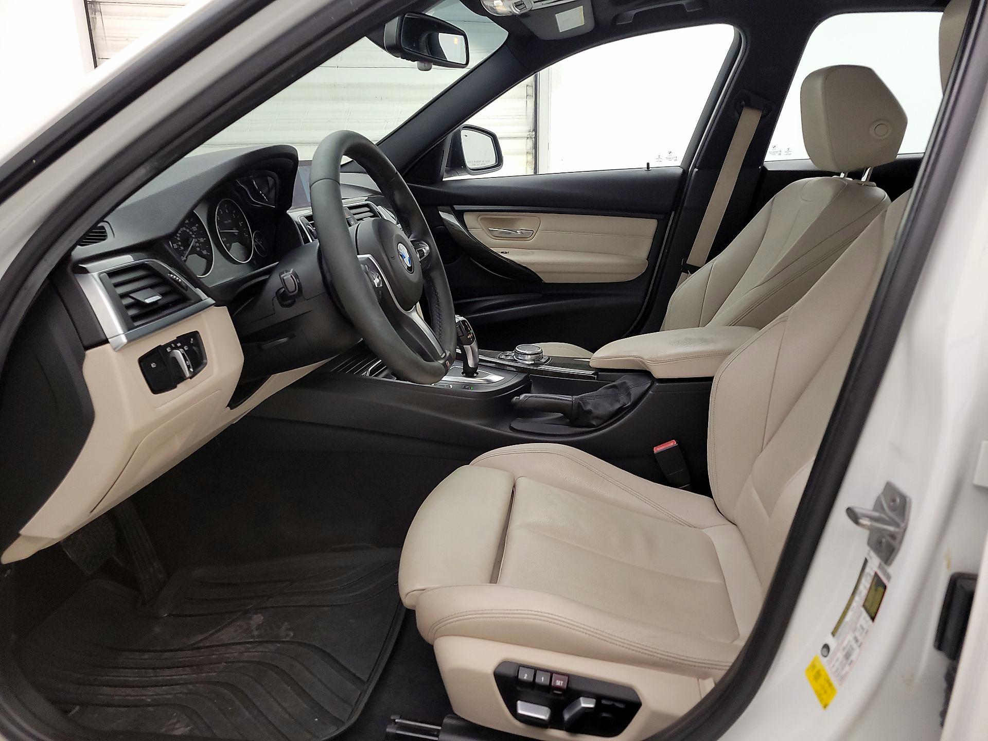 Thumbnail: 2016 BMW 3 Series - 11