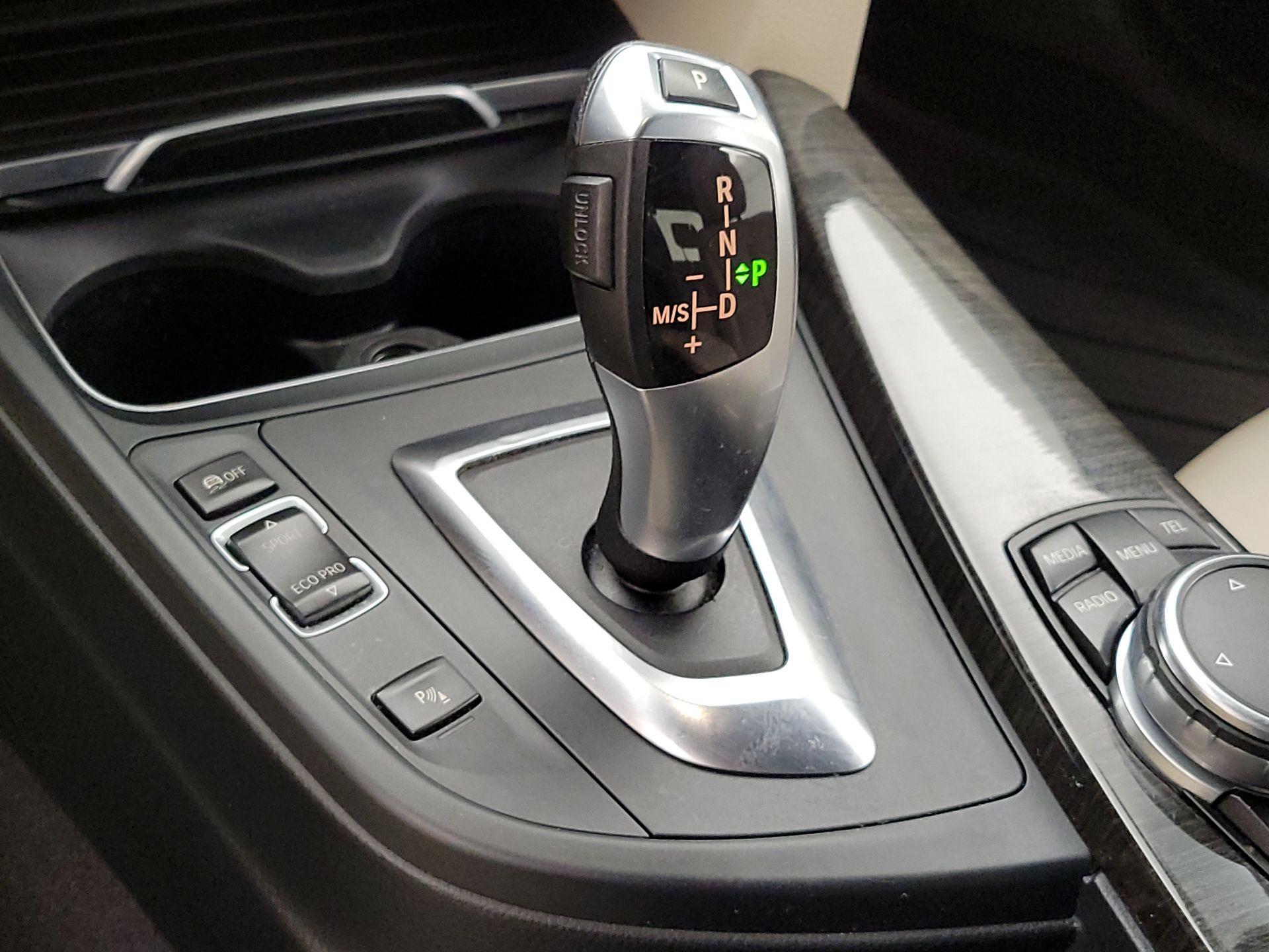 Thumbnail: 2016 BMW 3 Series - 17