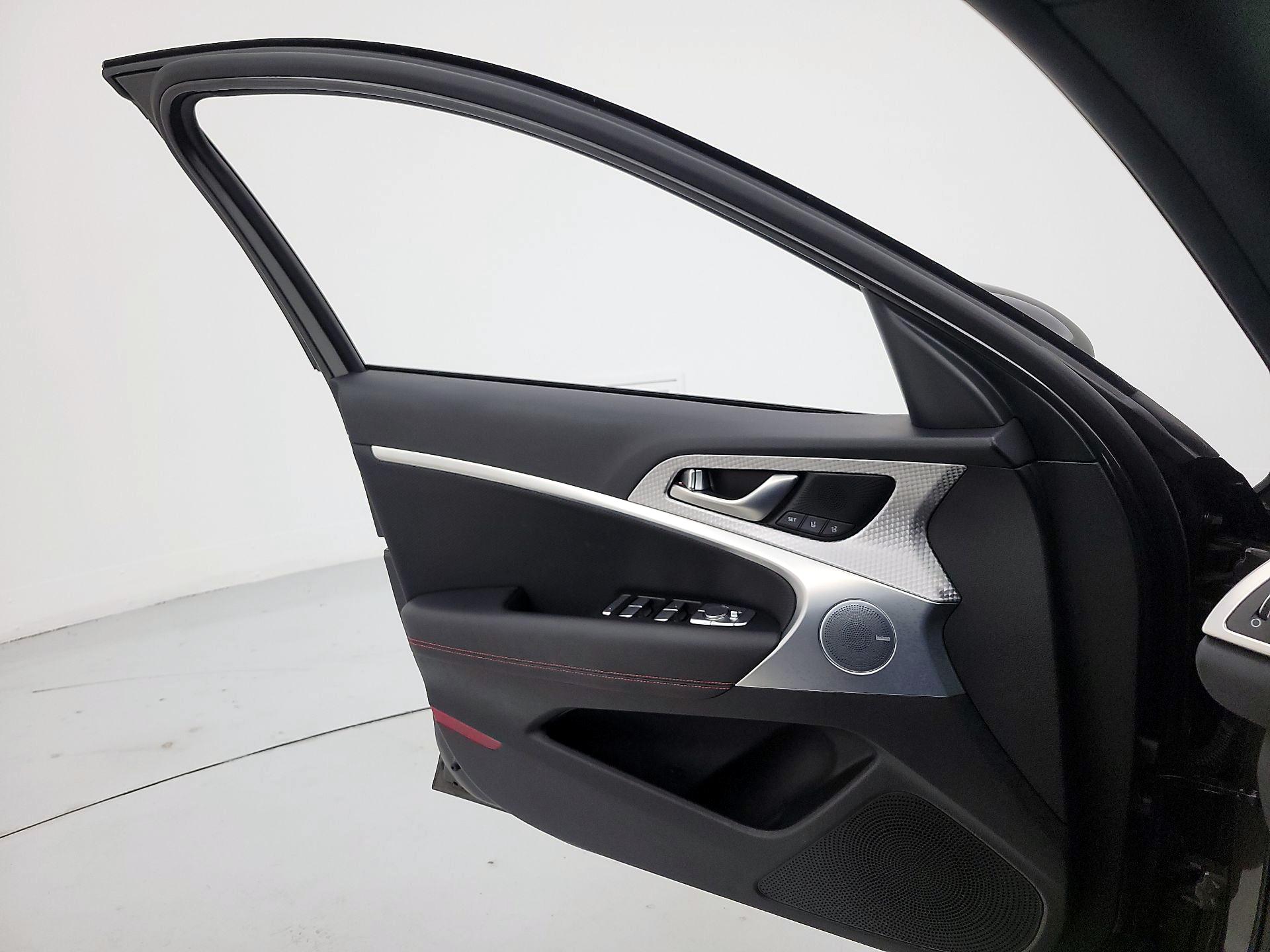 Thumbnail: 2023 Genesis G70 - 12